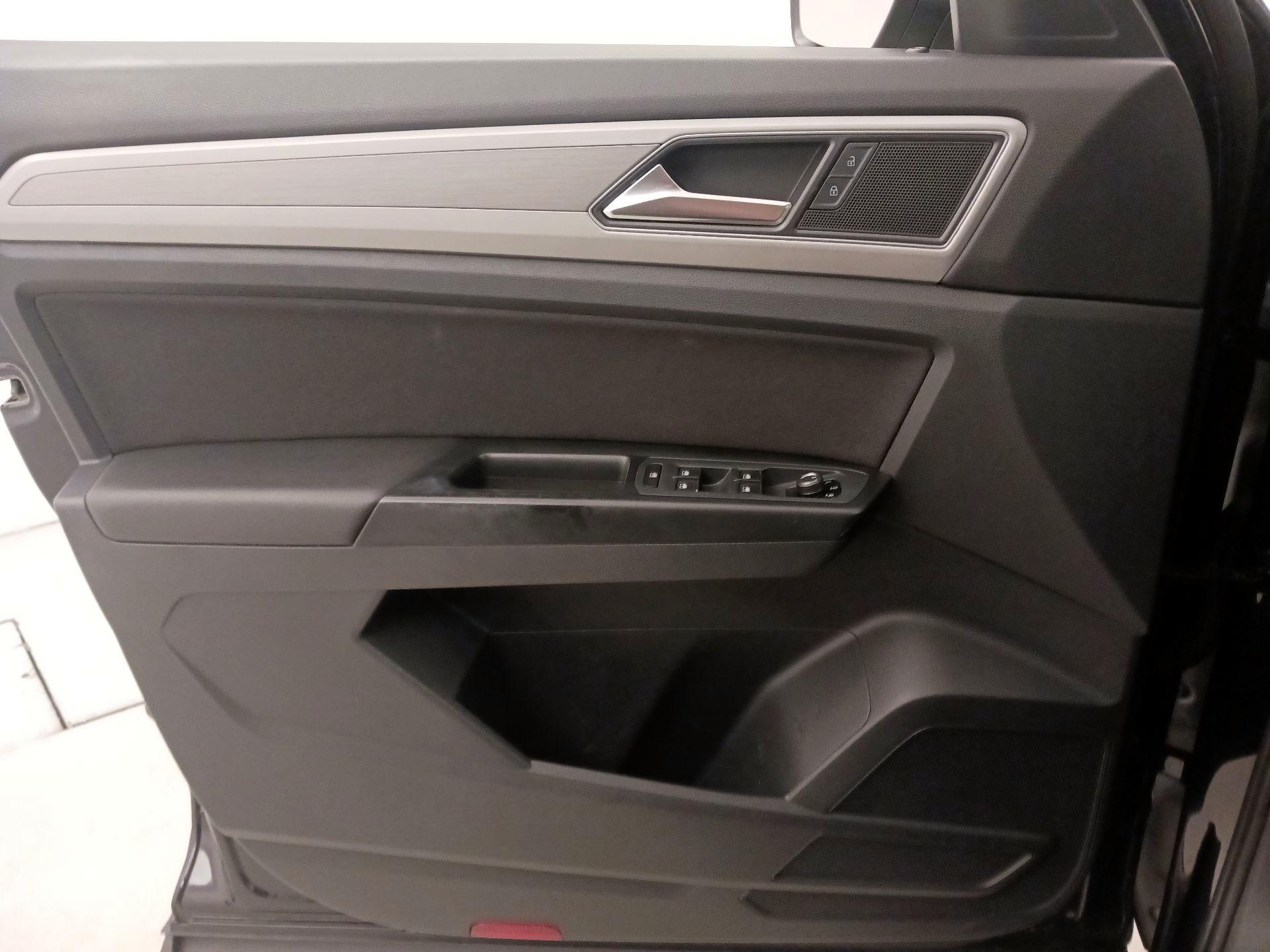 Thumbnail: 2018 Volkswagen Atlas - 10