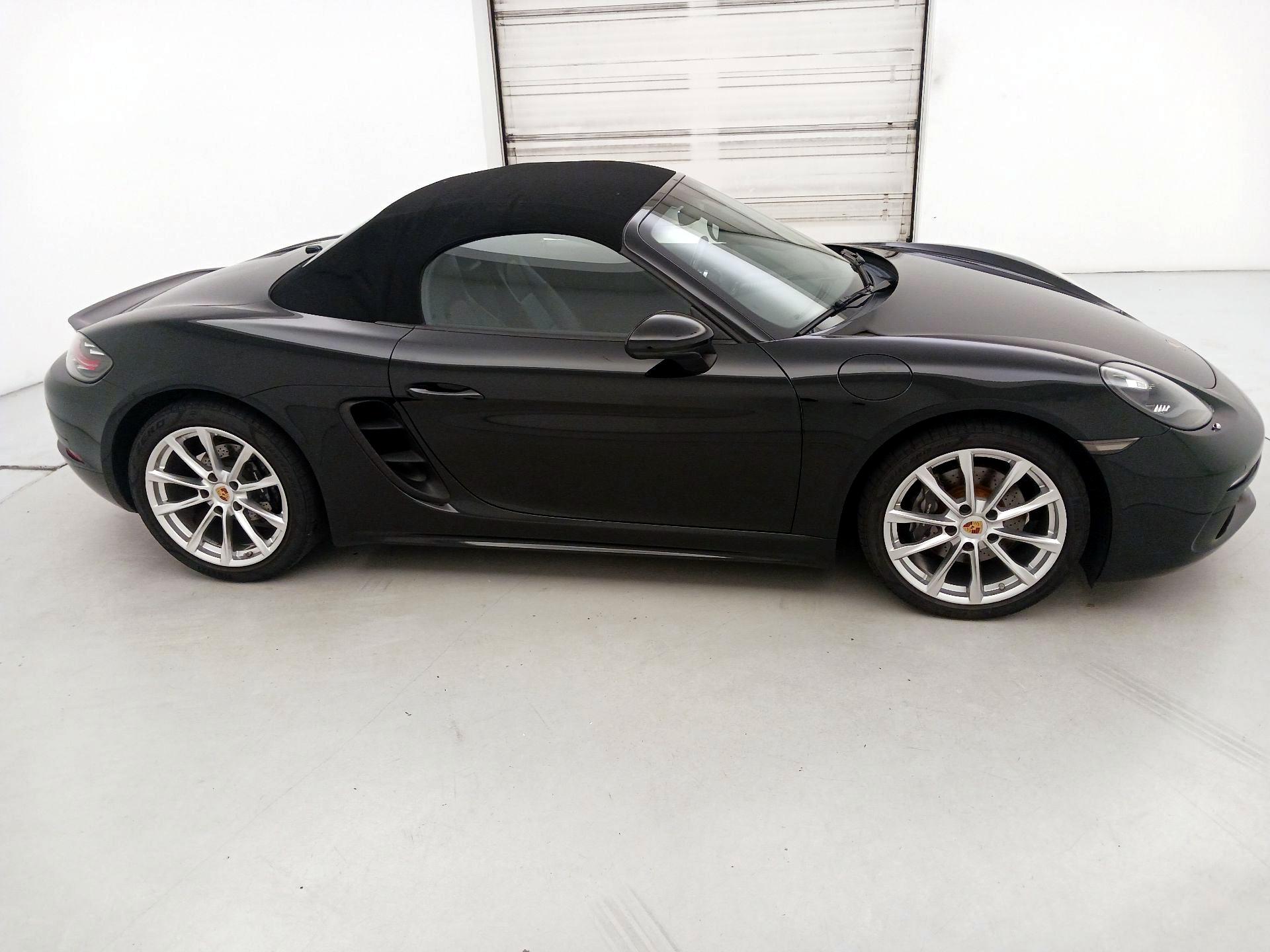 Thumbnail: 2017 Porsche 718 Boxster - 4
