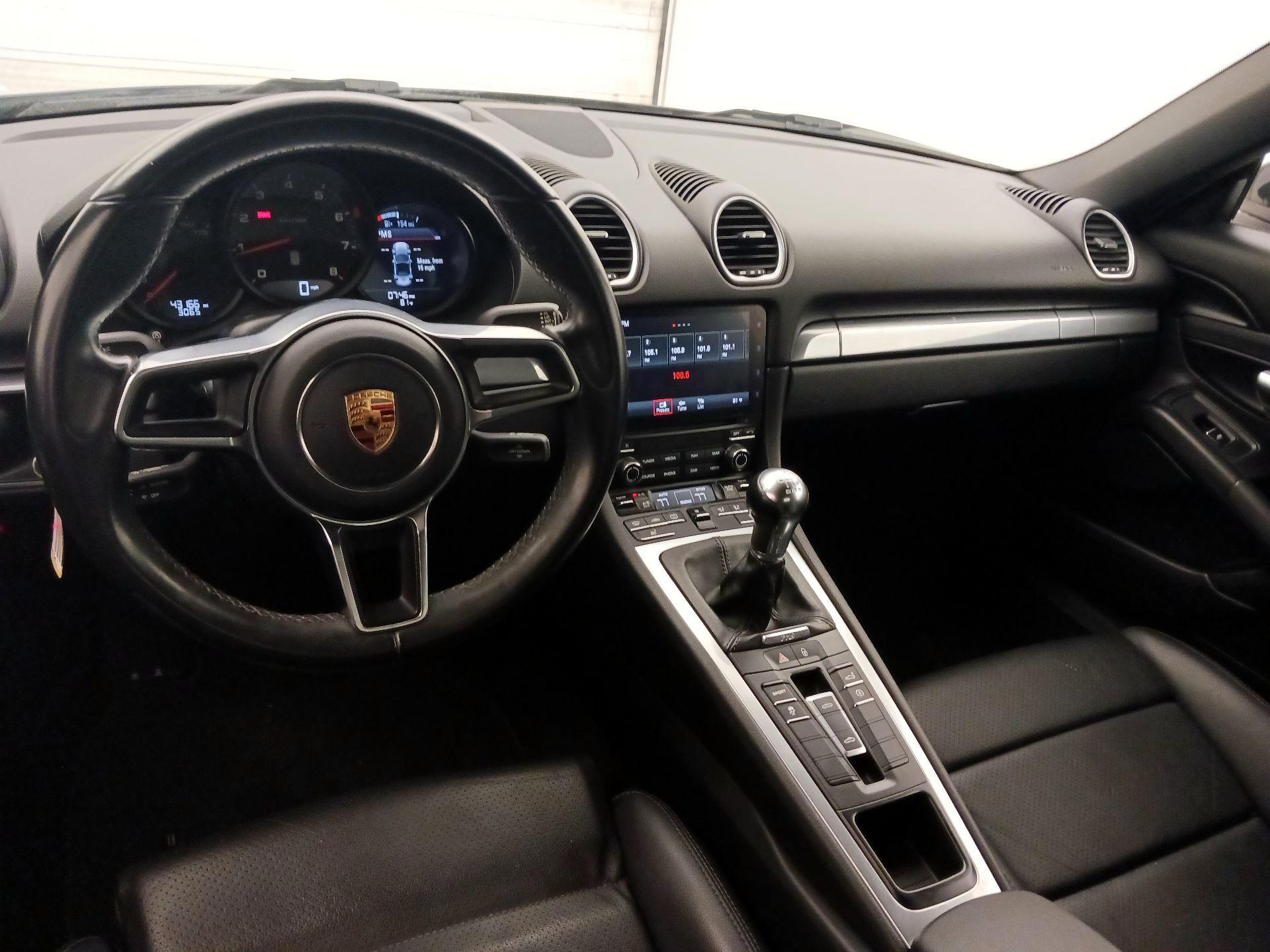 Thumbnail: 2017 Porsche 718 Boxster - 8