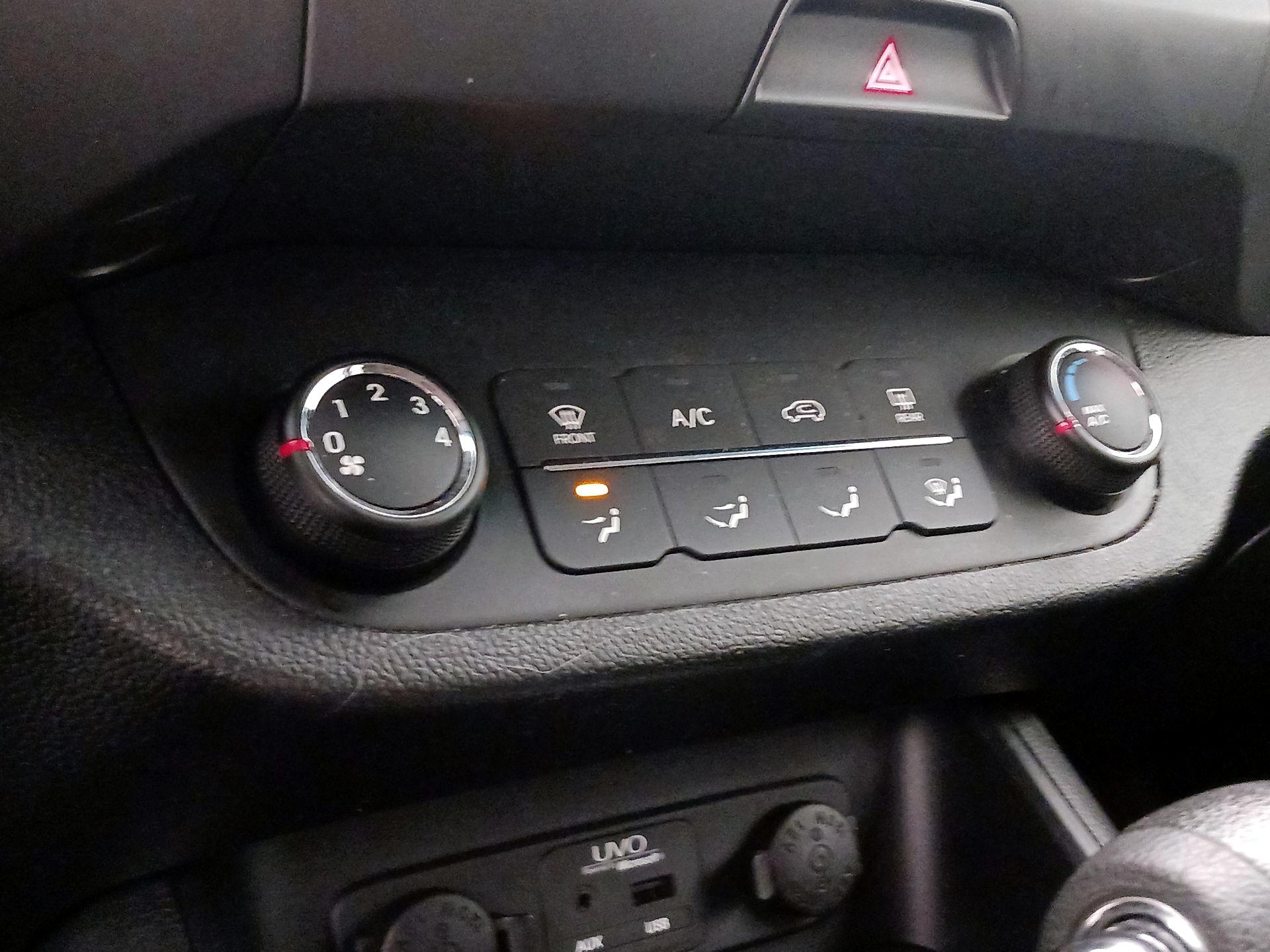 Thumbnail: 2013 Kia Sportage - 16