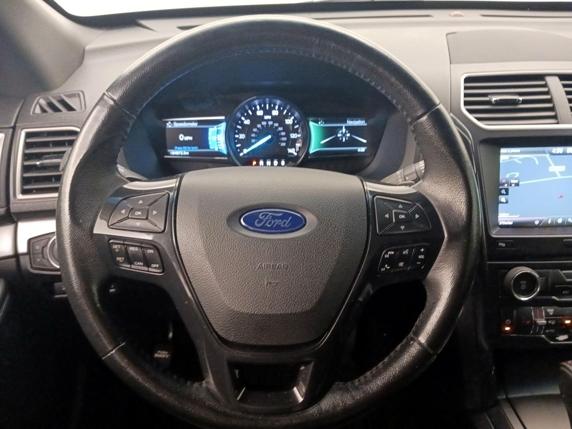 Thumbnail: 2016 Ford Explorer - 10