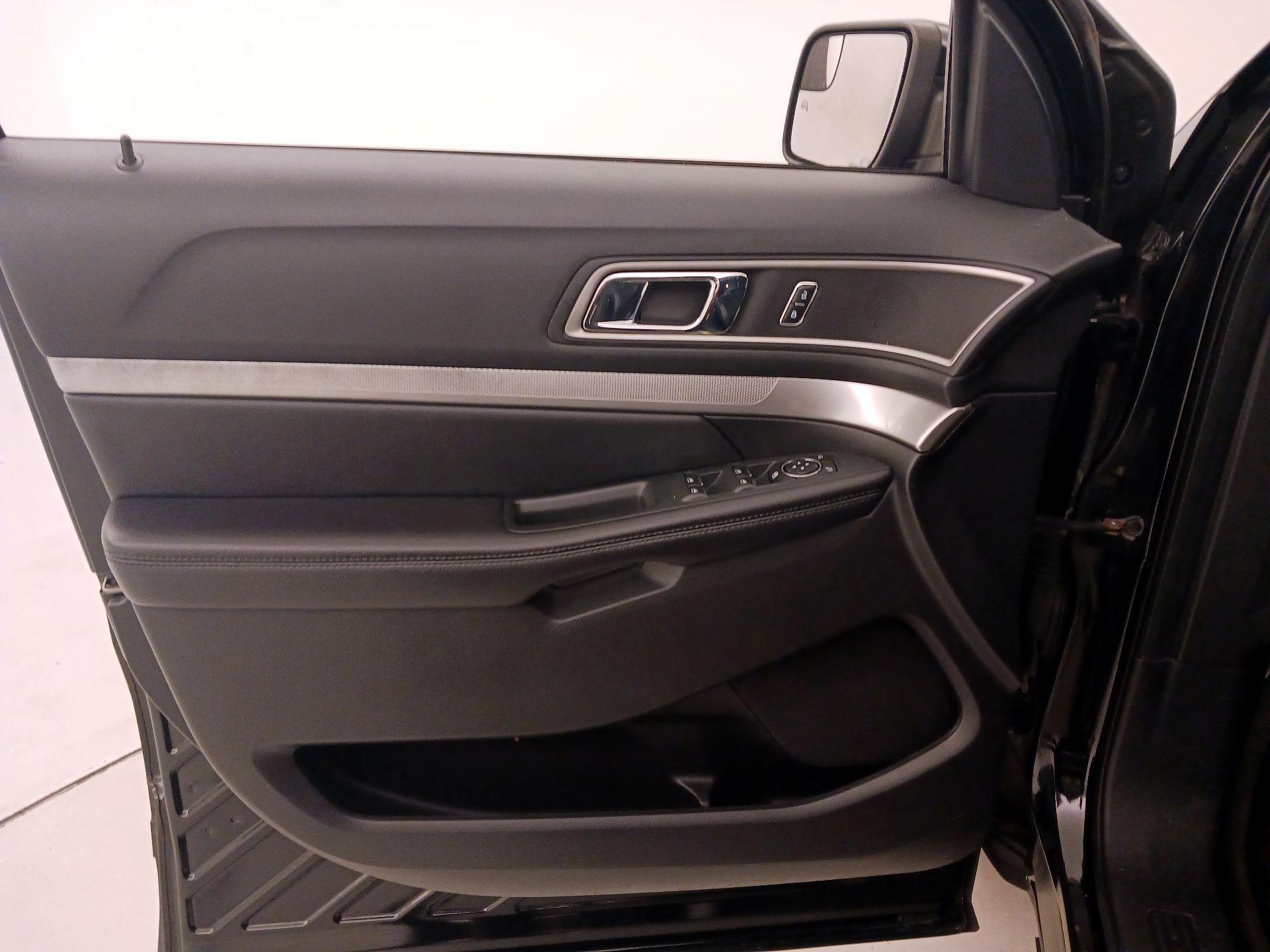 Thumbnail: 2016 Ford Explorer - 12