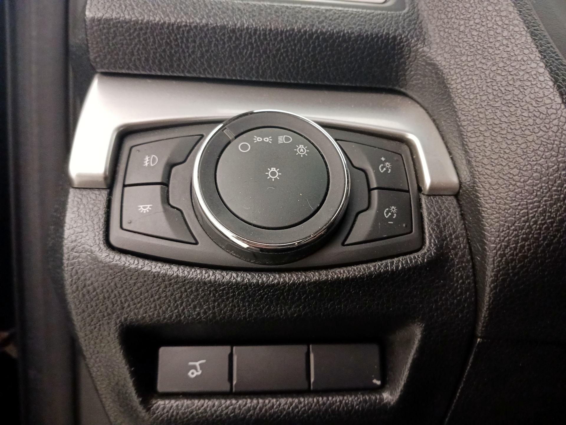 Thumbnail: 2016 Ford Explorer - 13