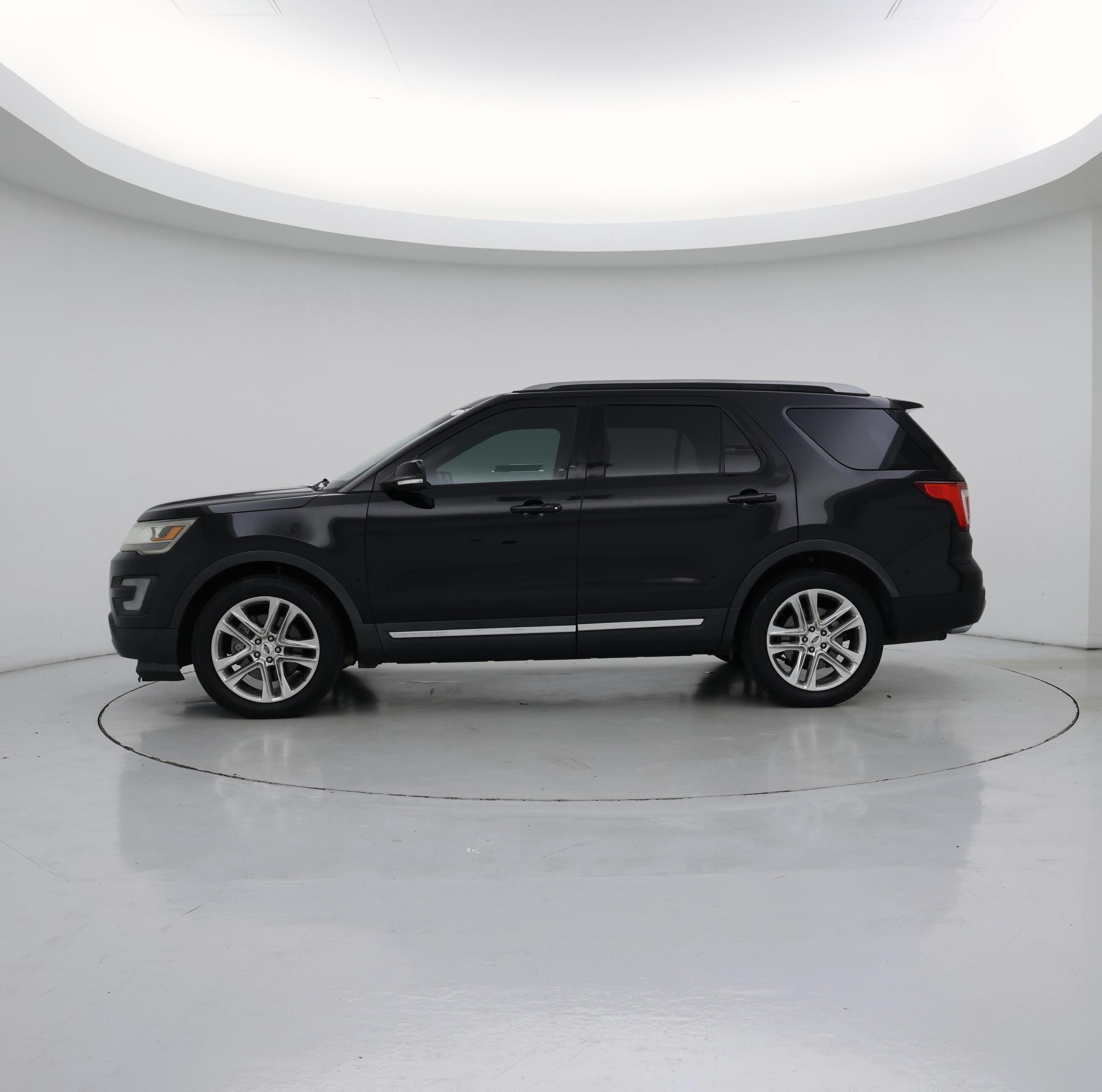 Thumbnail: 2016 Ford Explorer - 3