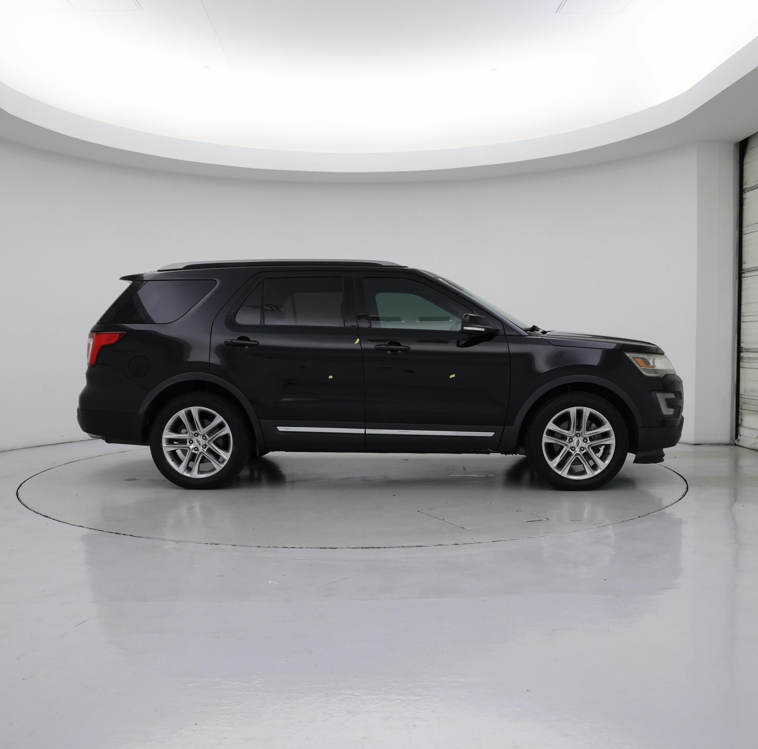Thumbnail: 2016 Ford Explorer - 7