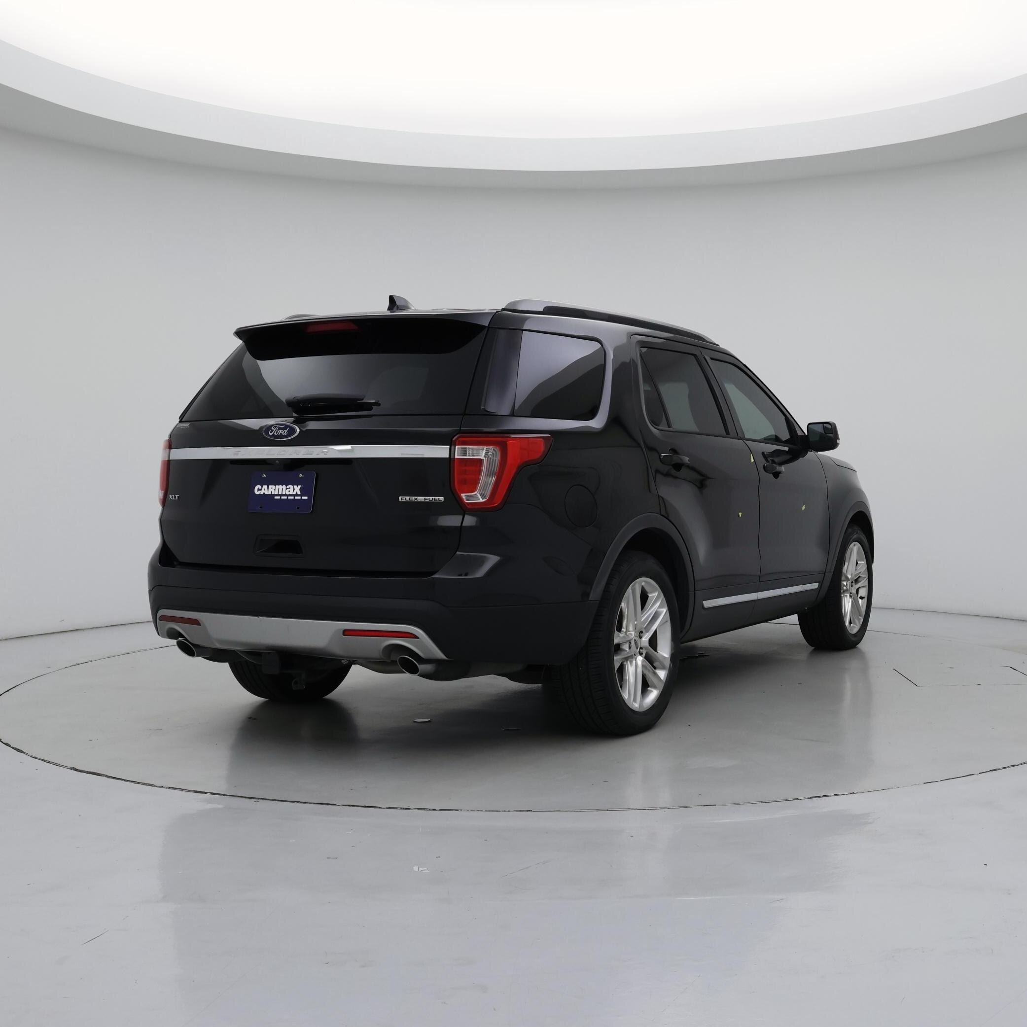 Thumbnail: 2016 Ford Explorer - 8