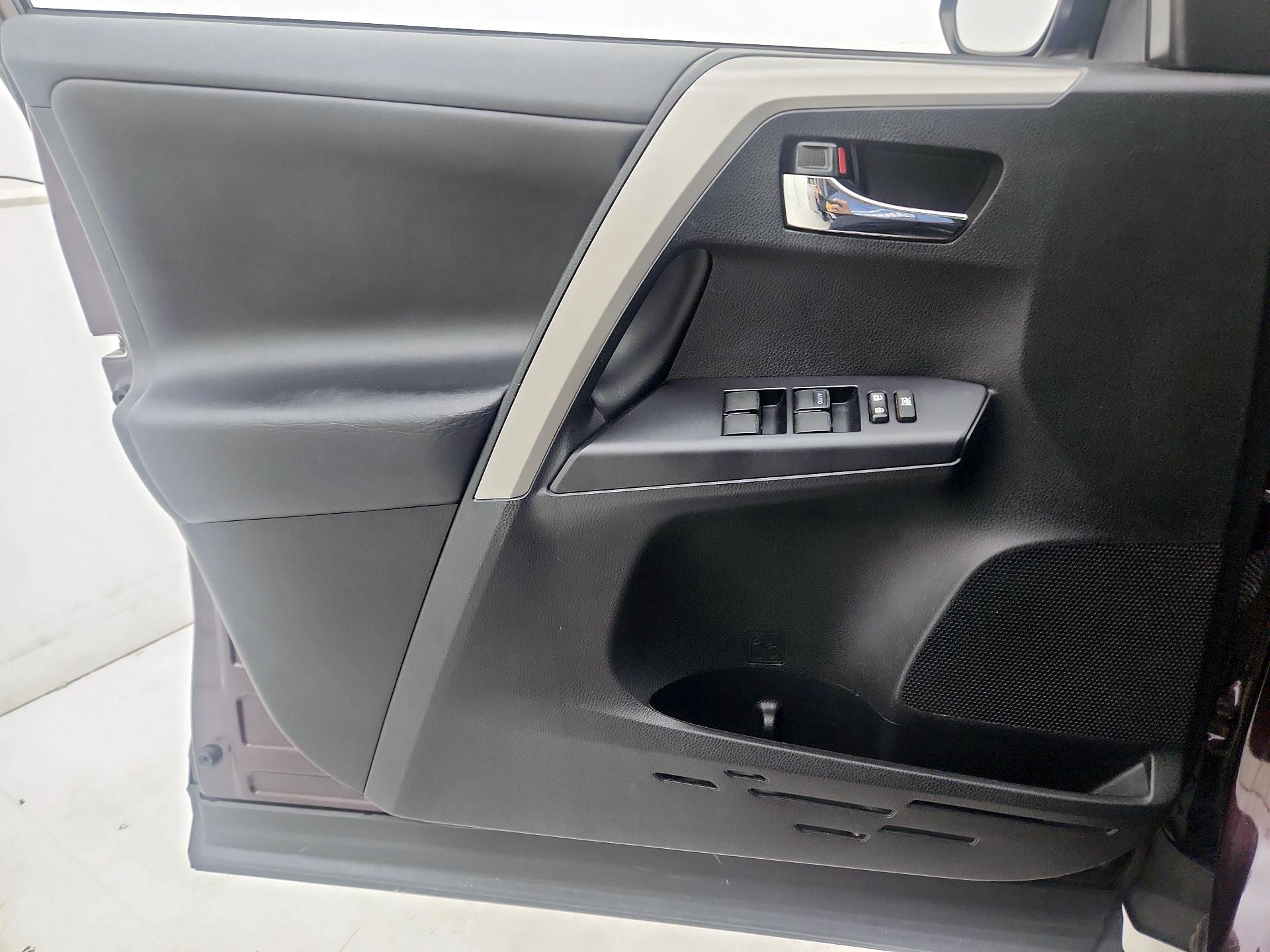 Thumbnail: 2018 Toyota RAV4 - 12