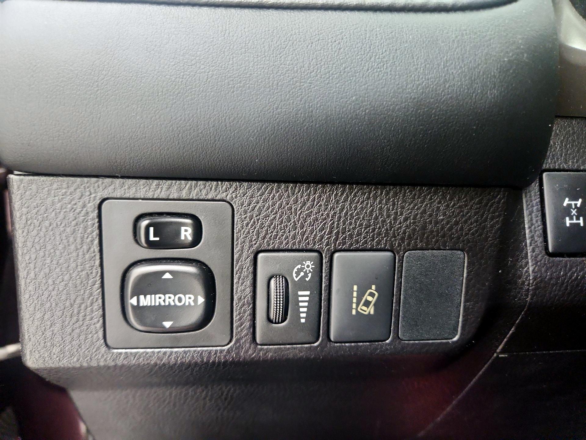 Thumbnail: 2018 Toyota RAV4 - 13