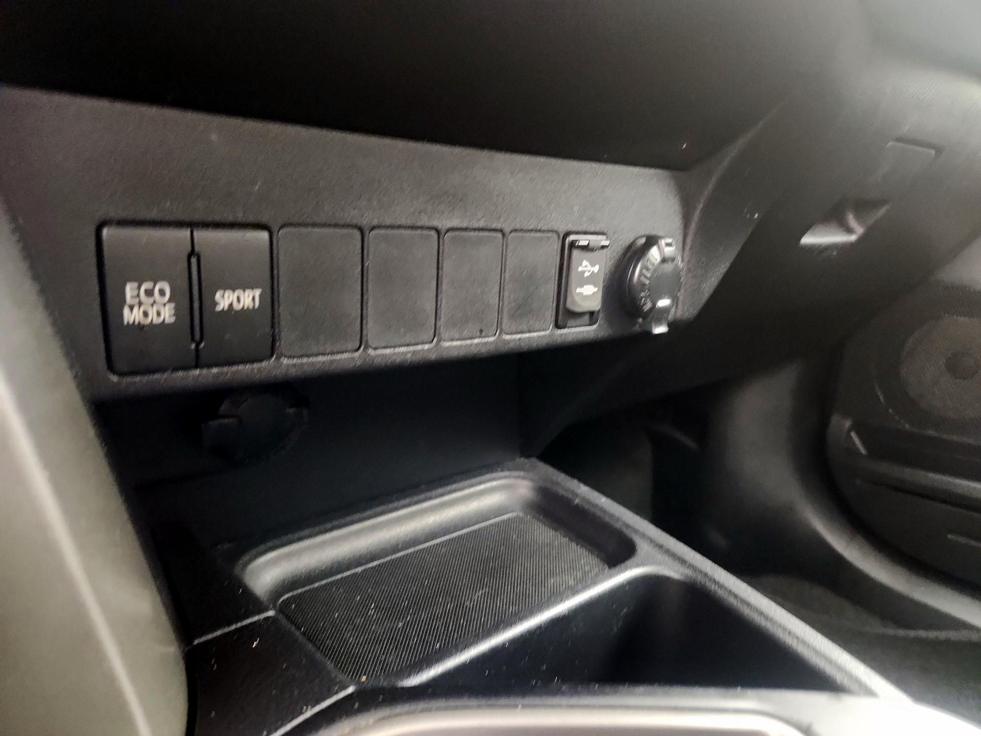 Thumbnail: 2018 Toyota RAV4 - 19