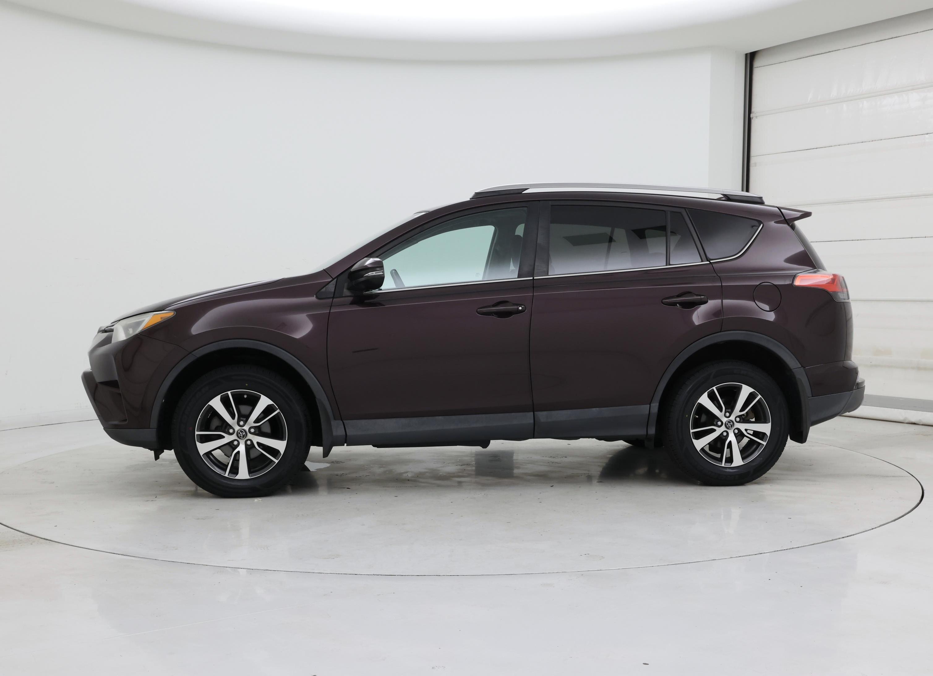 Thumbnail: 2018 Toyota RAV4 - 3