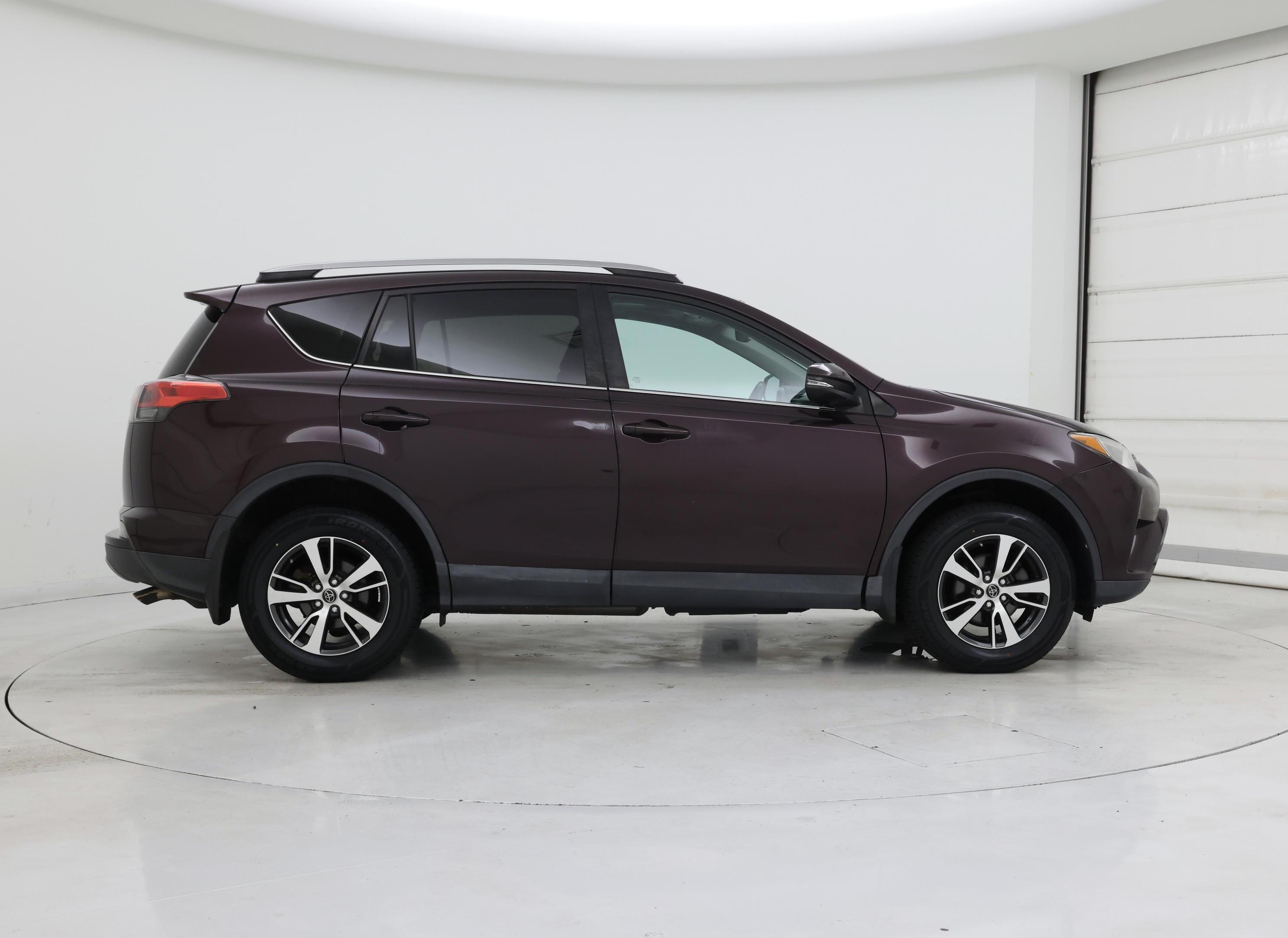 Thumbnail: 2018 Toyota RAV4 - 7