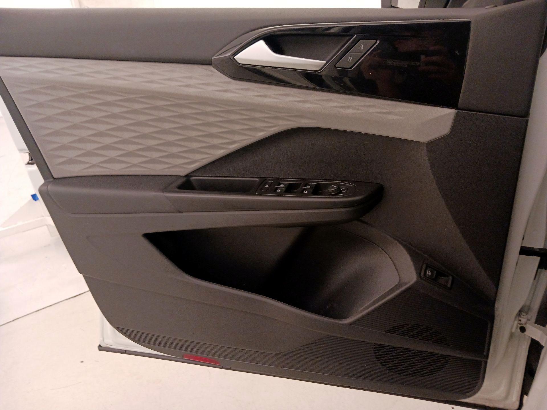 Thumbnail: 2022 Volkswagen Taos - 12