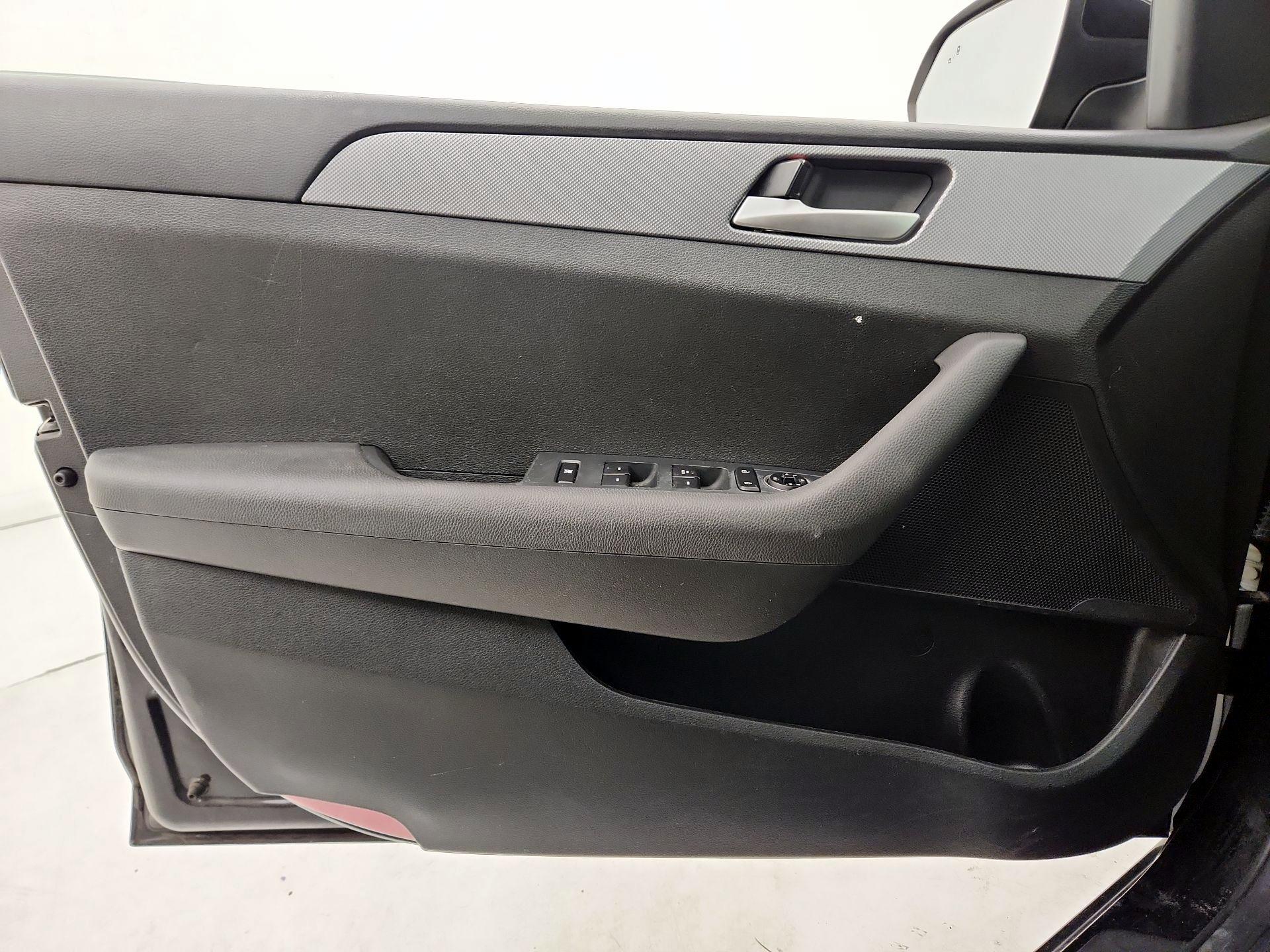 Thumbnail: 2019 Hyundai Sonata - 12