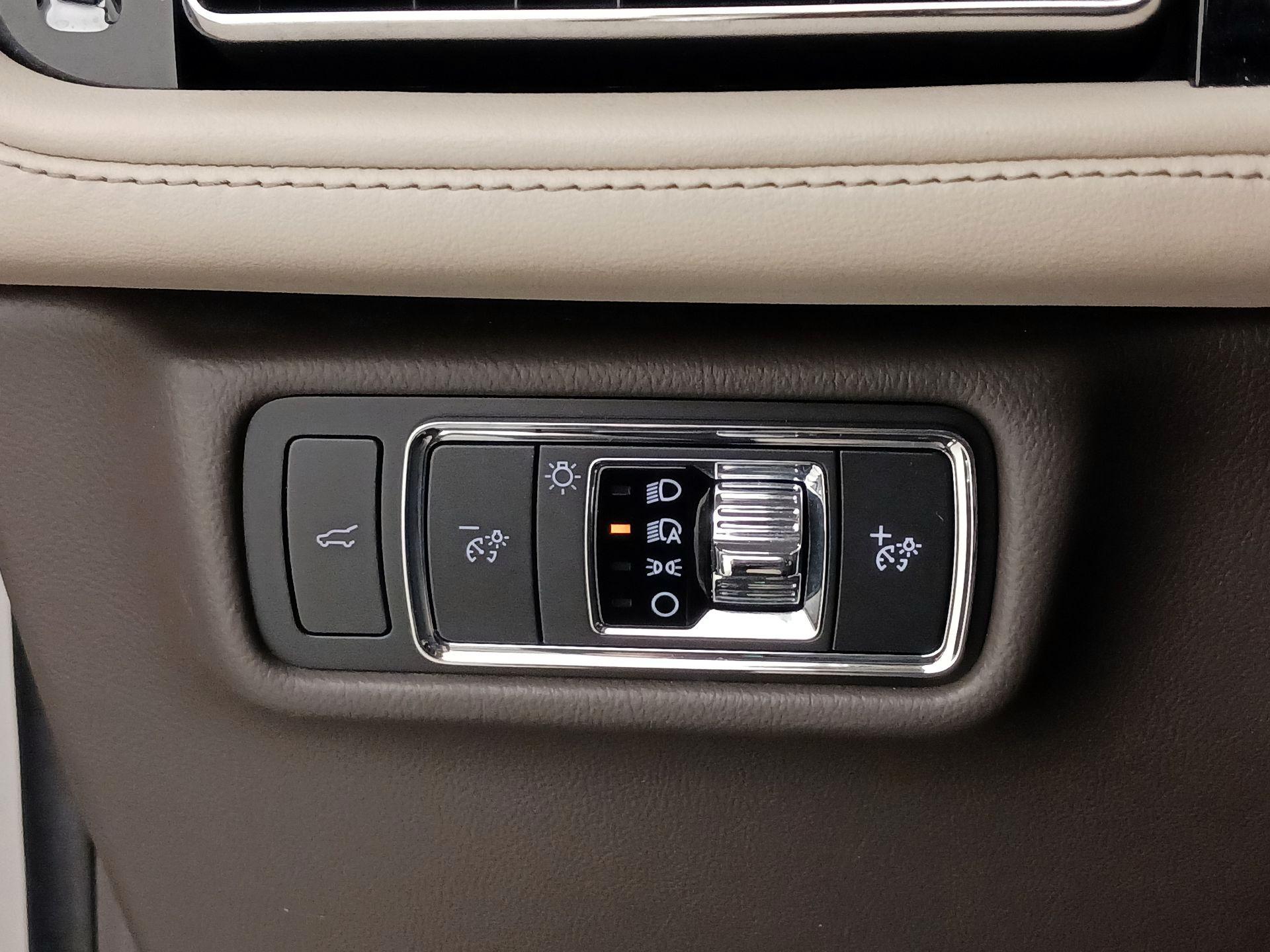 Thumbnail: 2022 Lincoln Aviator - 13