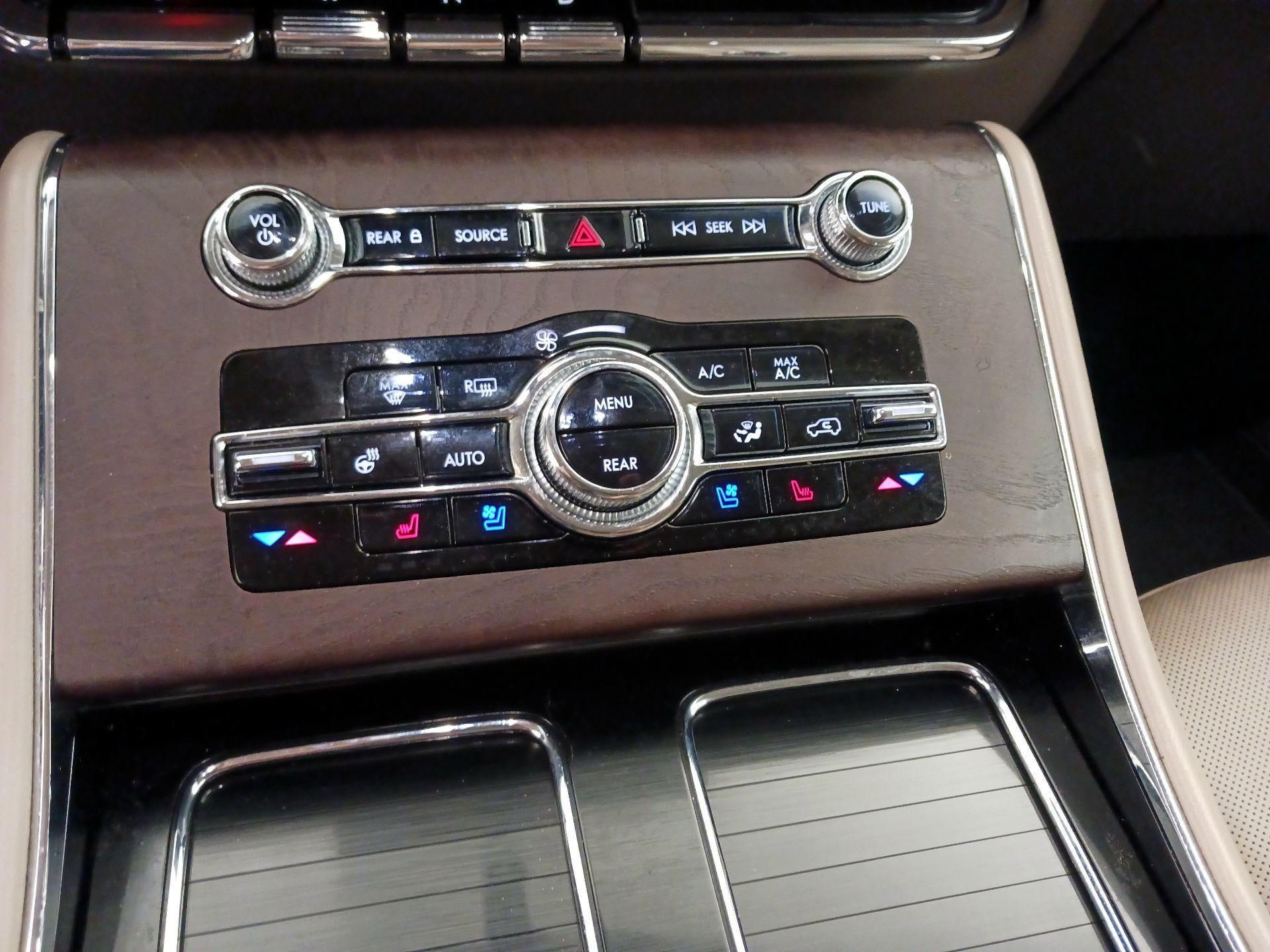 Thumbnail: 2022 Lincoln Aviator - 17