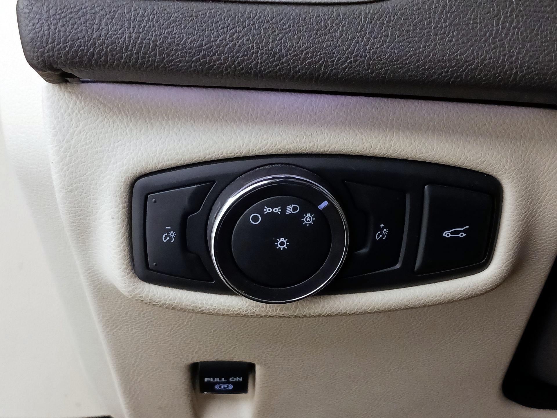Thumbnail: 2014 Lincoln MKZ - 13