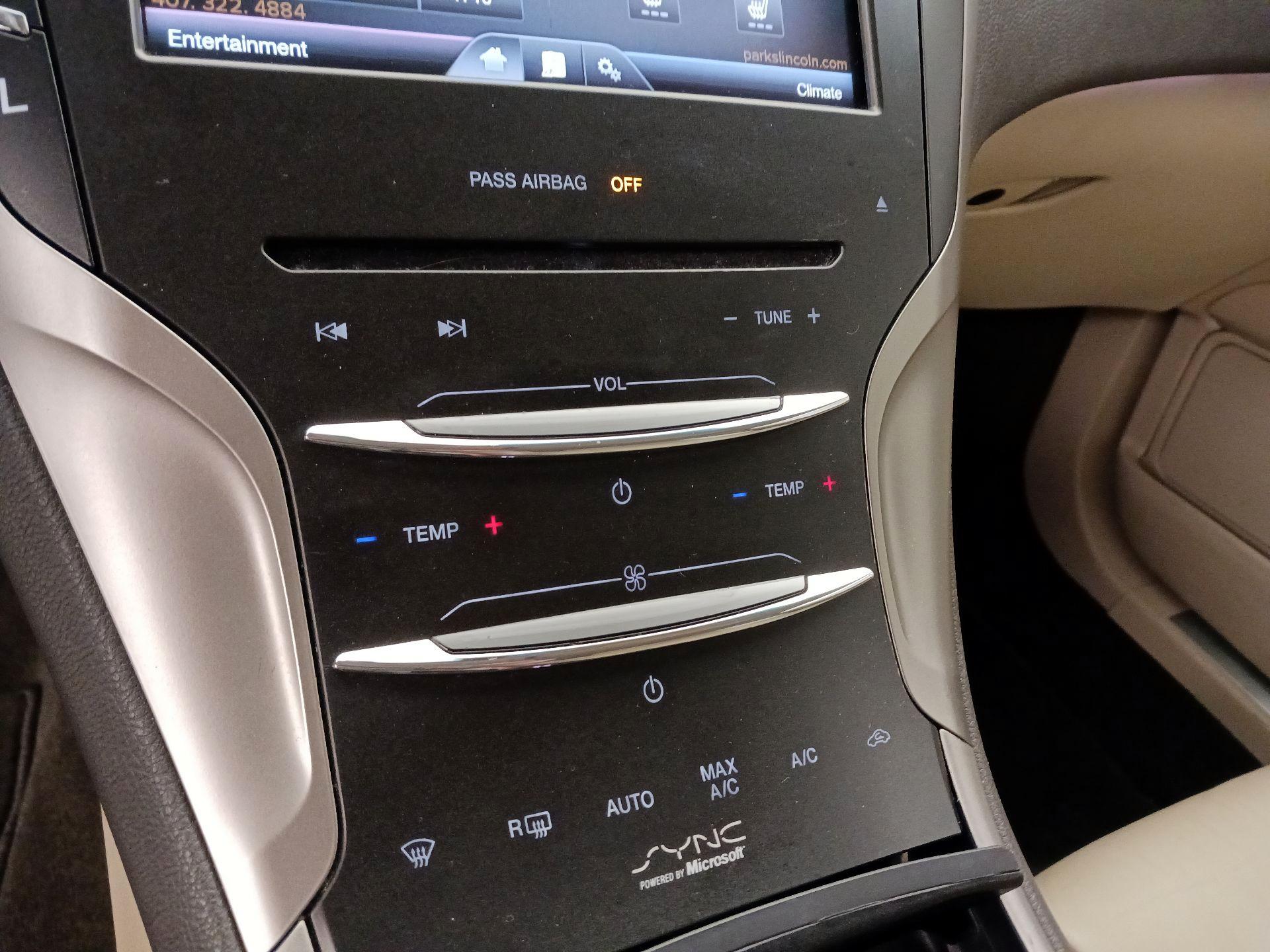 Thumbnail: 2014 Lincoln MKZ - 16