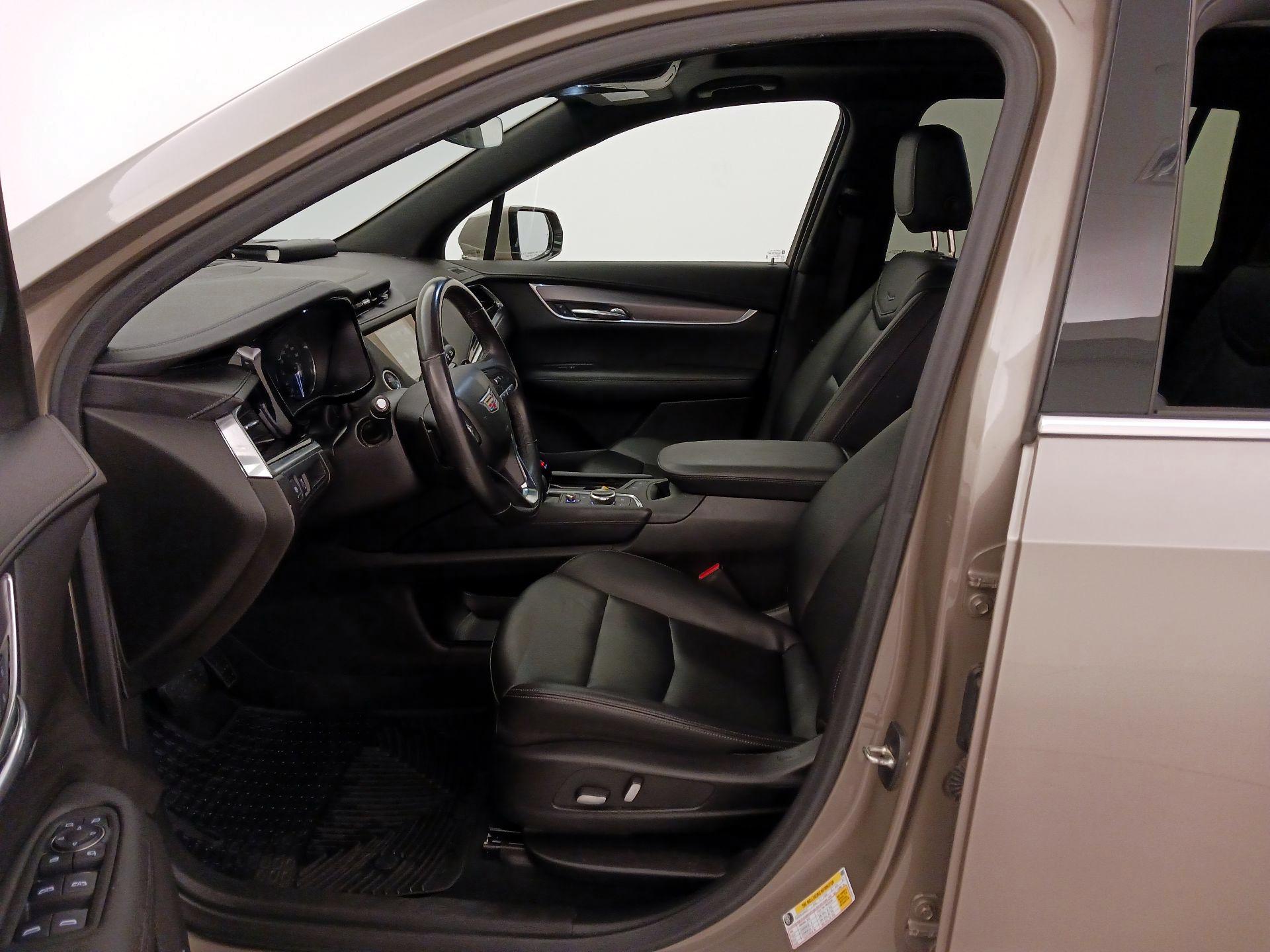 Thumbnail: 2022 Cadillac XT6 - 11