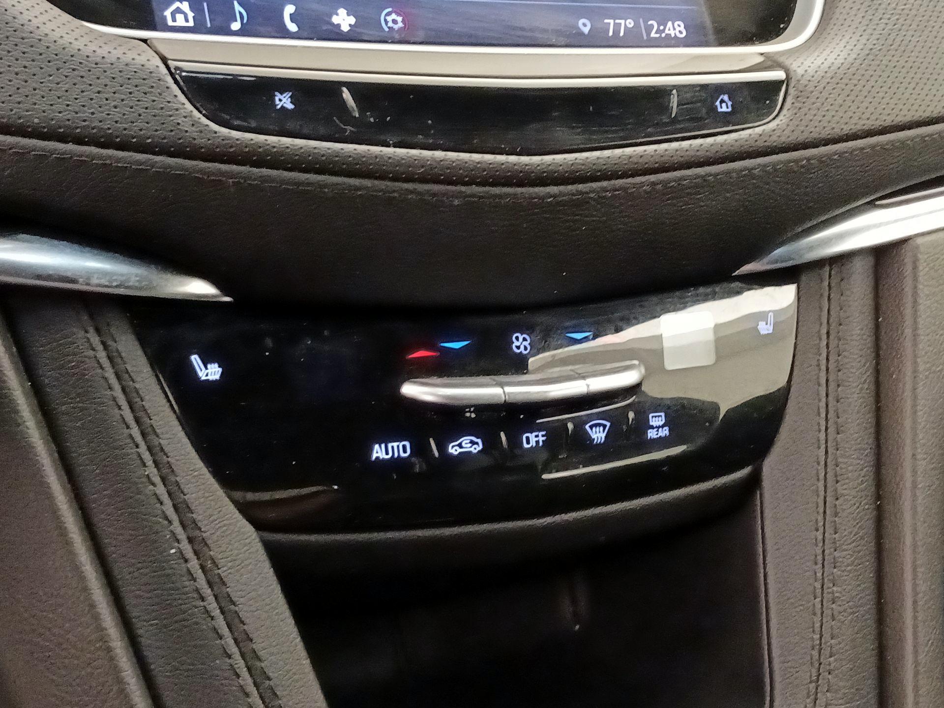 Thumbnail: 2022 Cadillac XT6 - 16