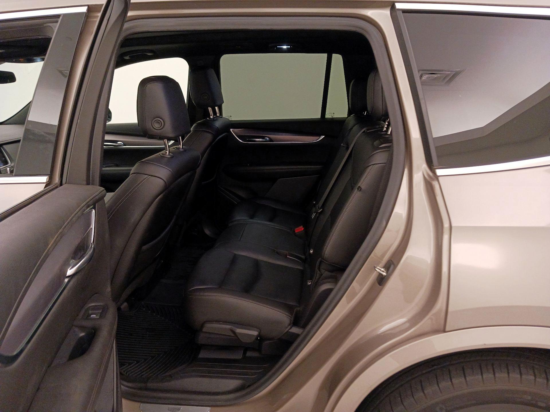 Thumbnail: 2022 Cadillac XT6 - 20