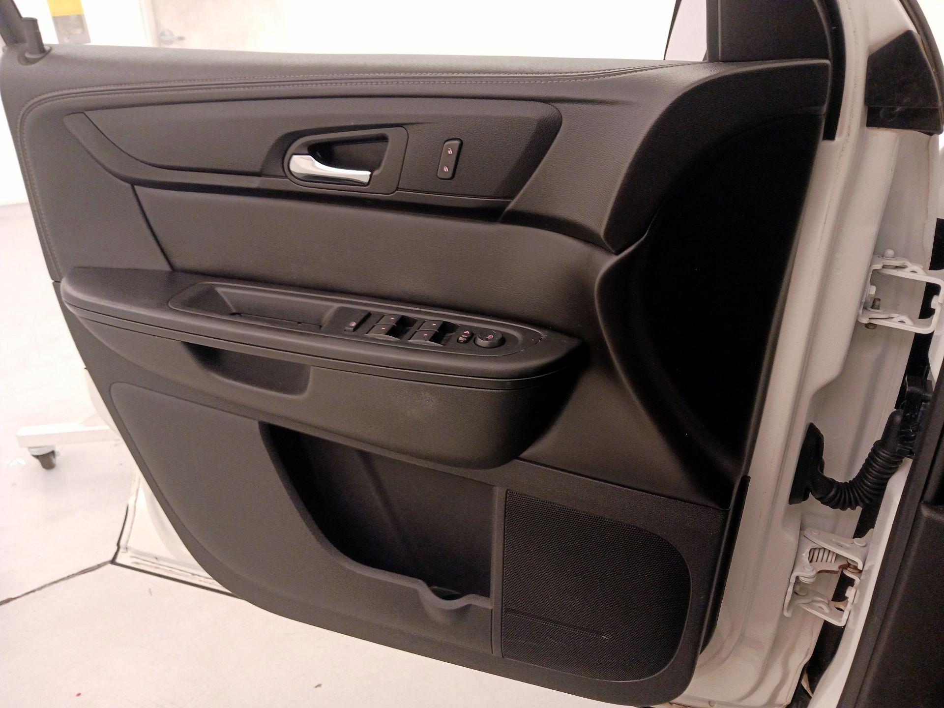 Thumbnail: 2015 GMC Acadia - 12