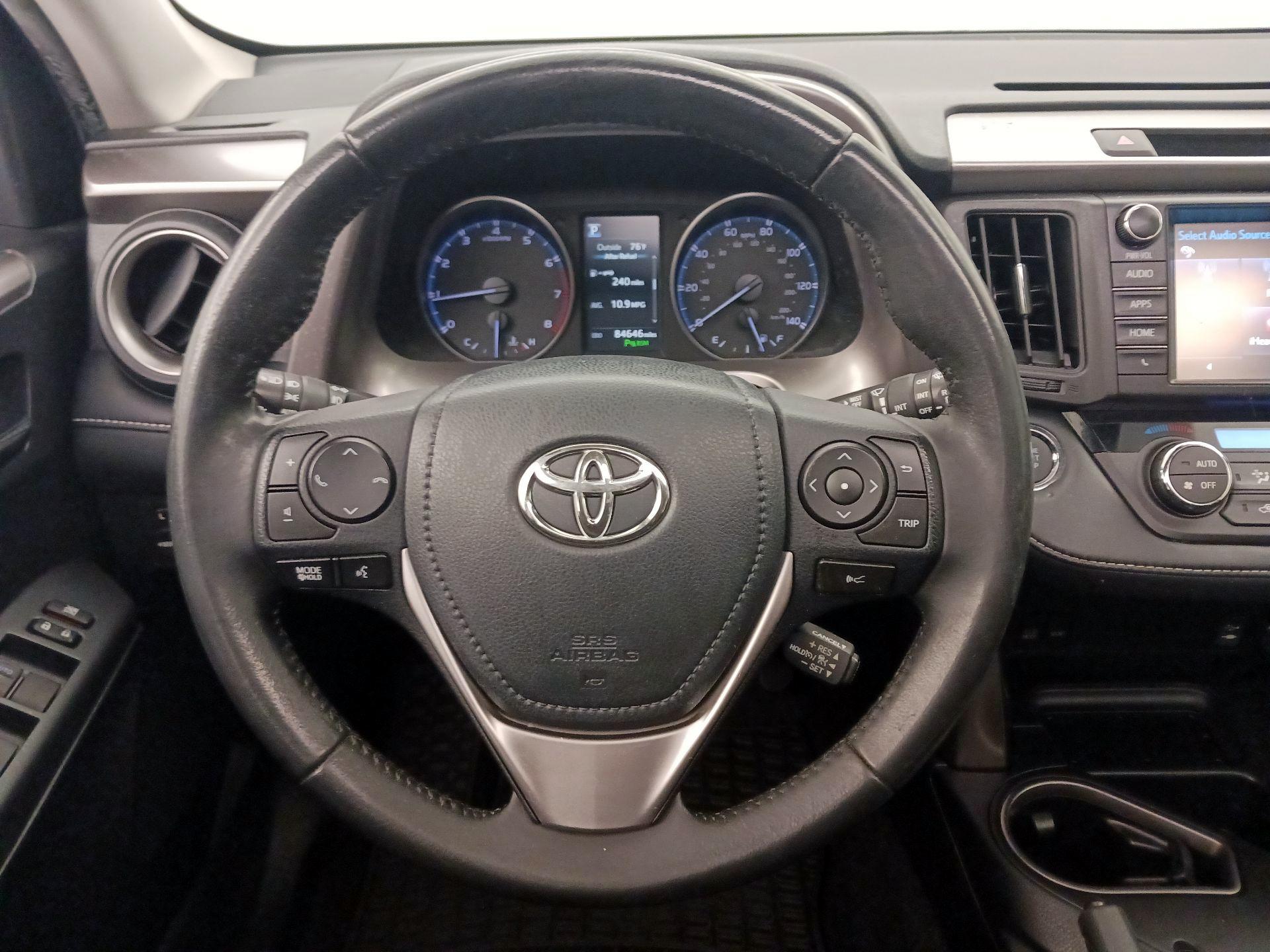 Thumbnail: 2018 Toyota RAV4 - 10