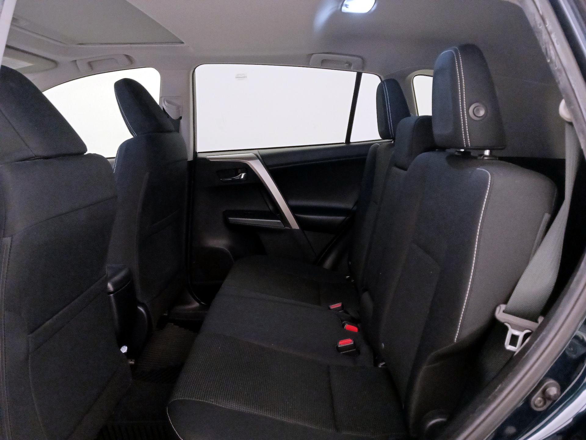 Thumbnail: 2018 Toyota RAV4 - 20