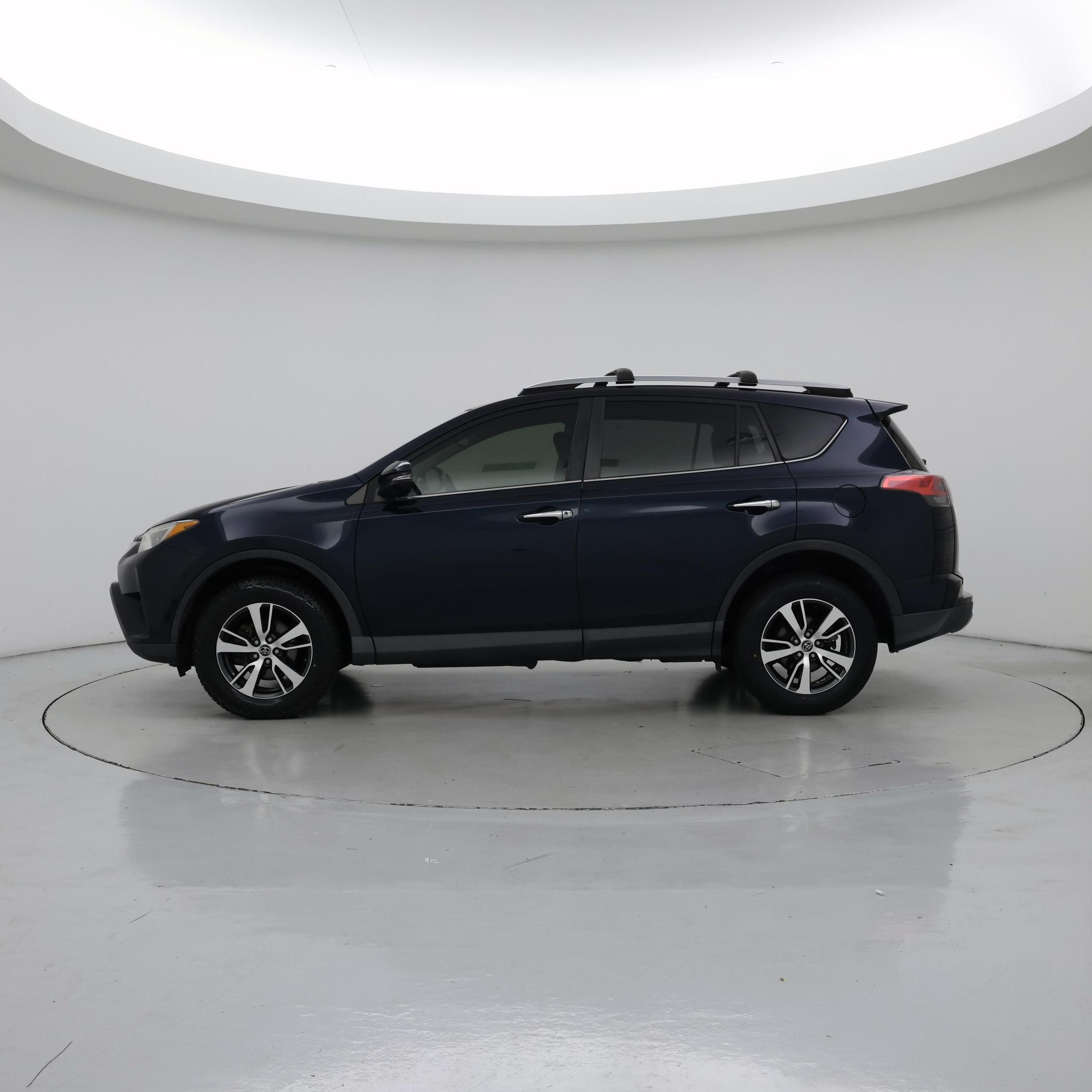 Thumbnail: 2018 Toyota RAV4 - 3