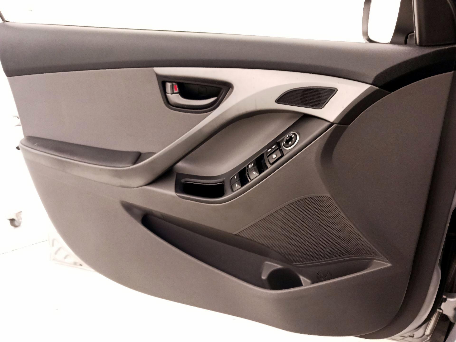 Thumbnail: 2016 Hyundai Elantra - 12
