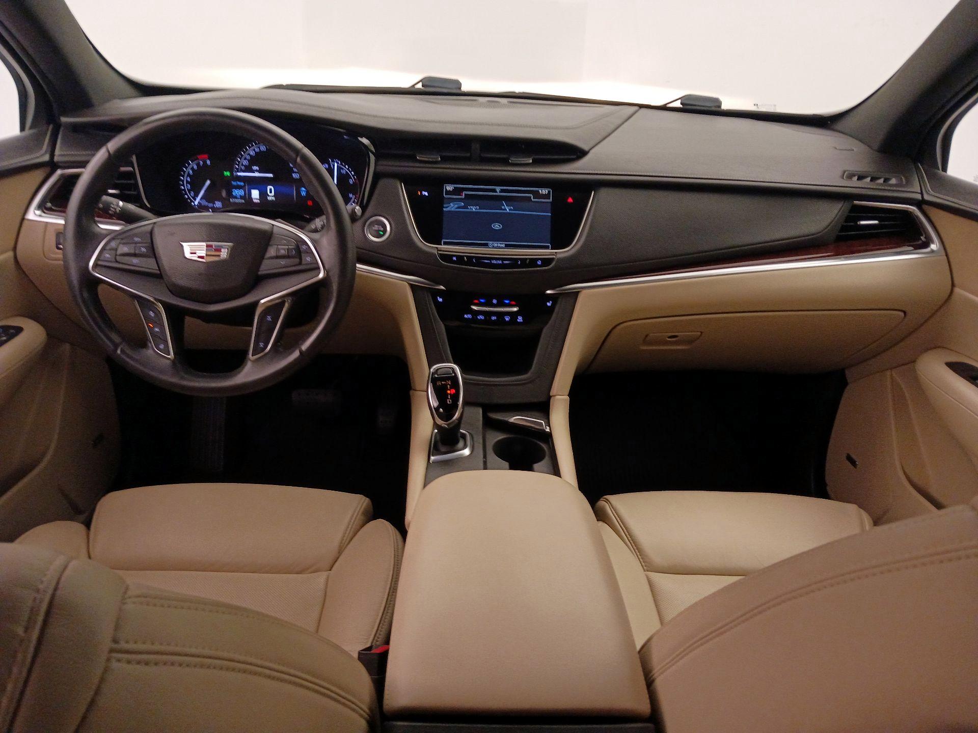 Thumbnail: 2017 Cadillac XT5 - 9