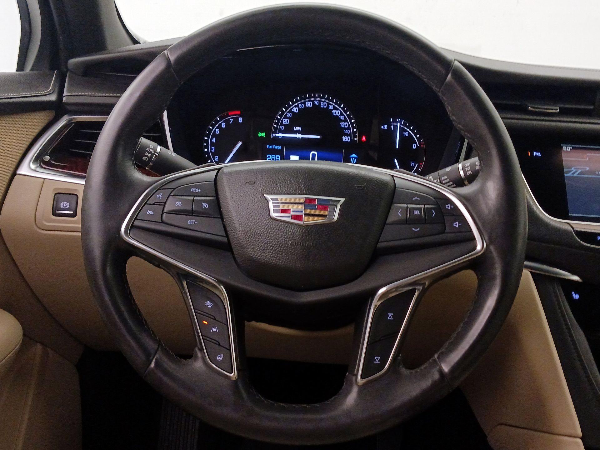 Thumbnail: 2017 Cadillac XT5 - 10