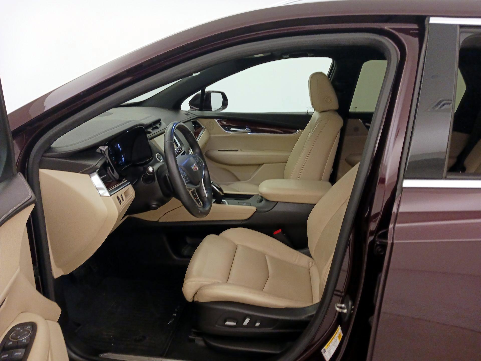 Thumbnail: 2017 Cadillac XT5 - 11