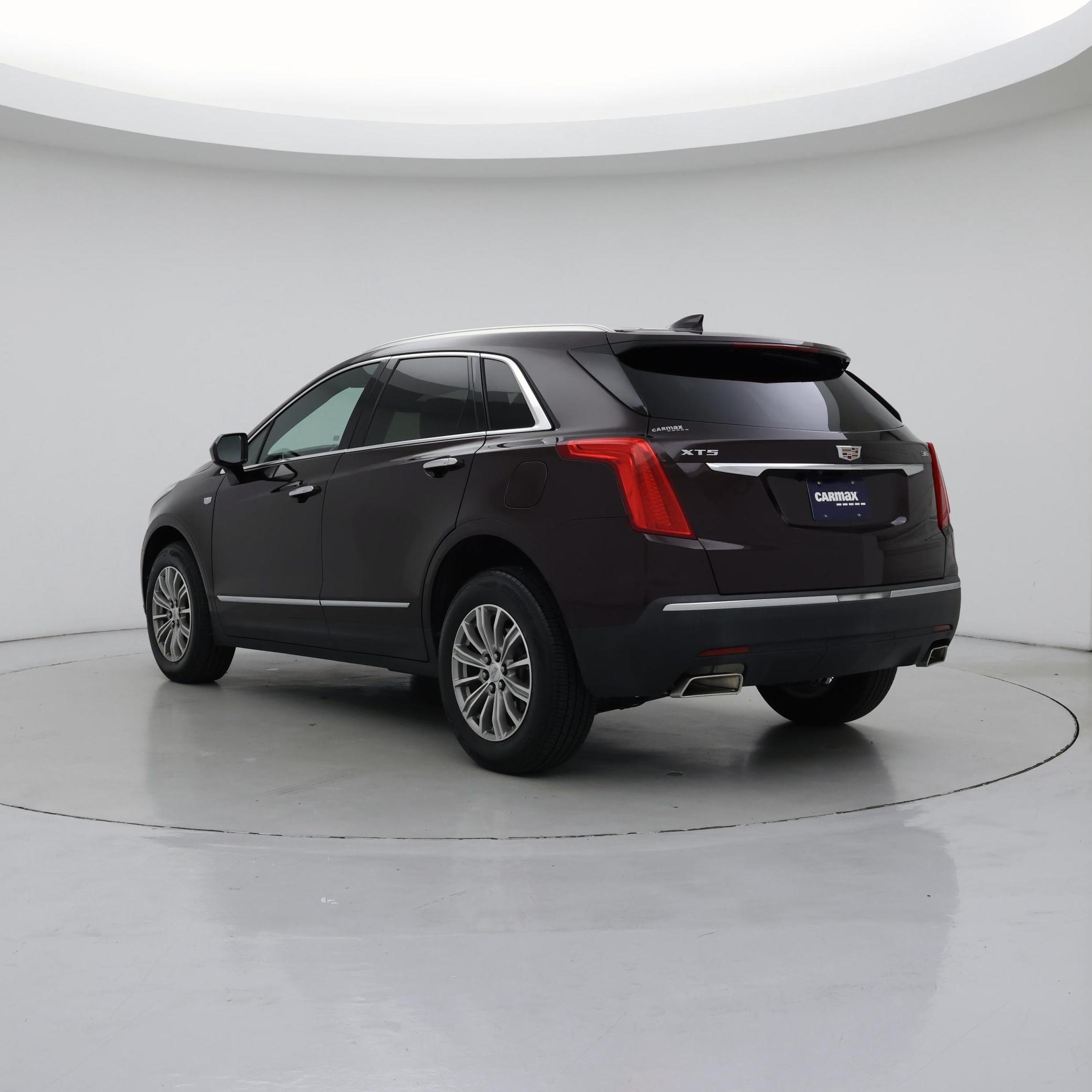 Thumbnail: 2017 Cadillac XT5 - 2