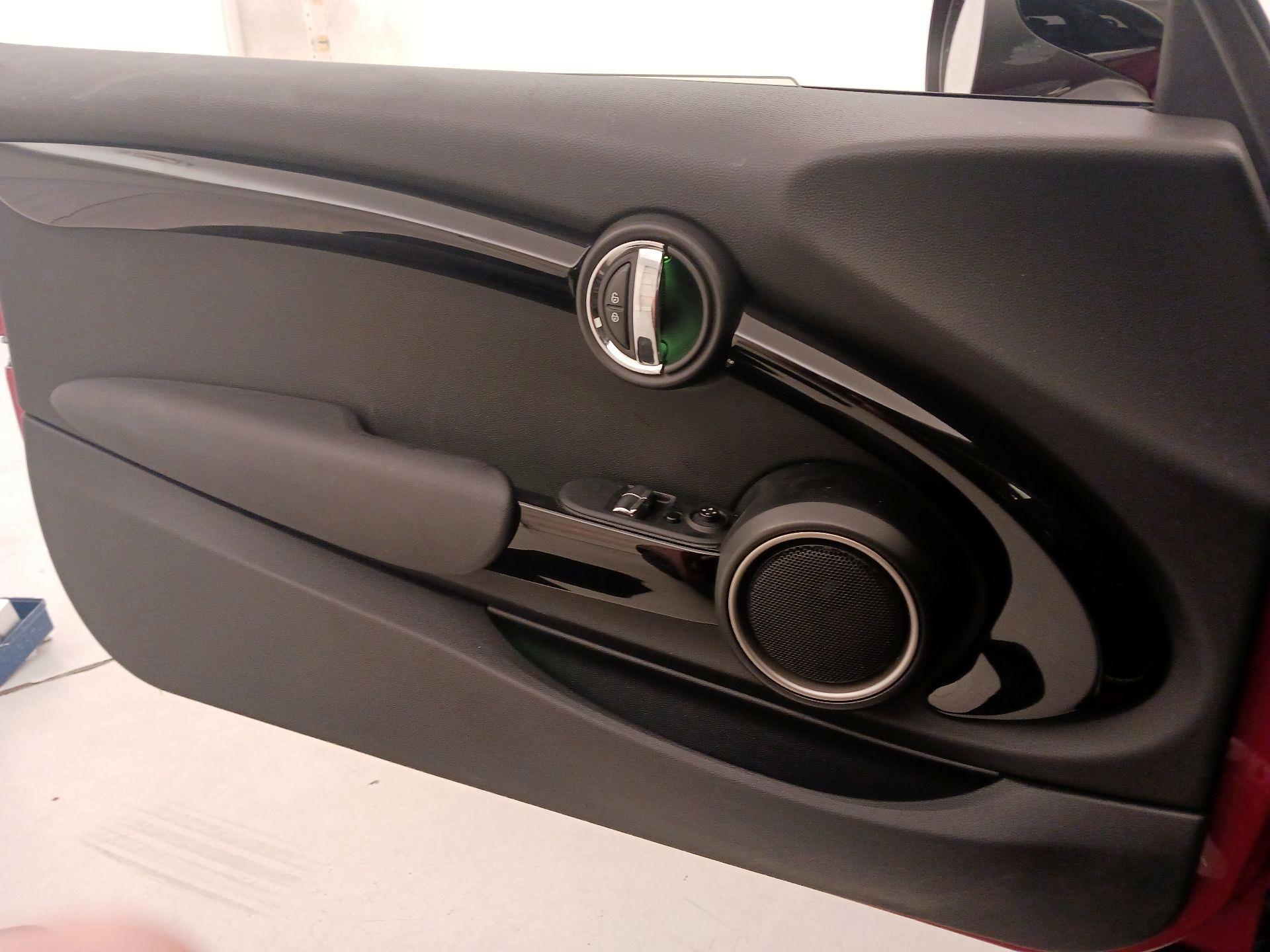 Thumbnail: 2015 MINI Cooper Hardtop - 12