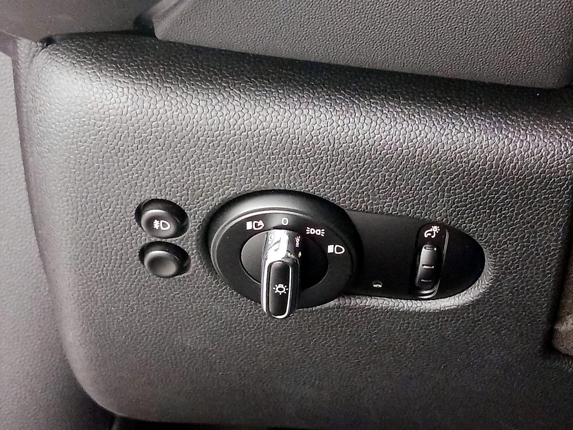 Thumbnail: 2015 MINI Cooper Hardtop - 13