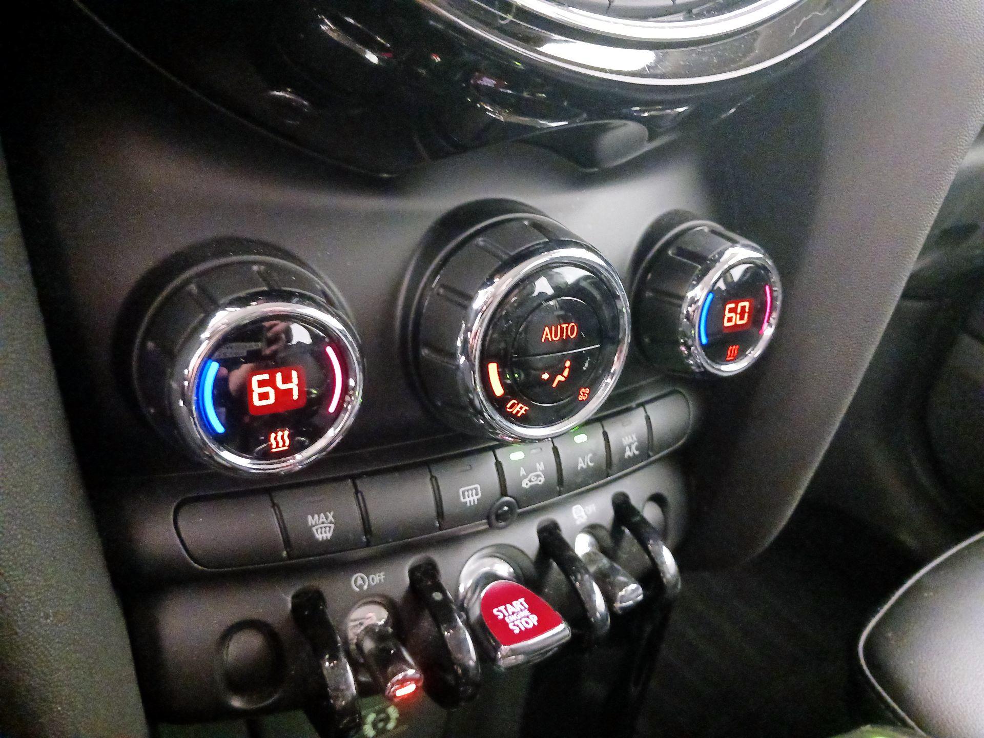 Thumbnail: 2015 MINI Cooper Hardtop - 15