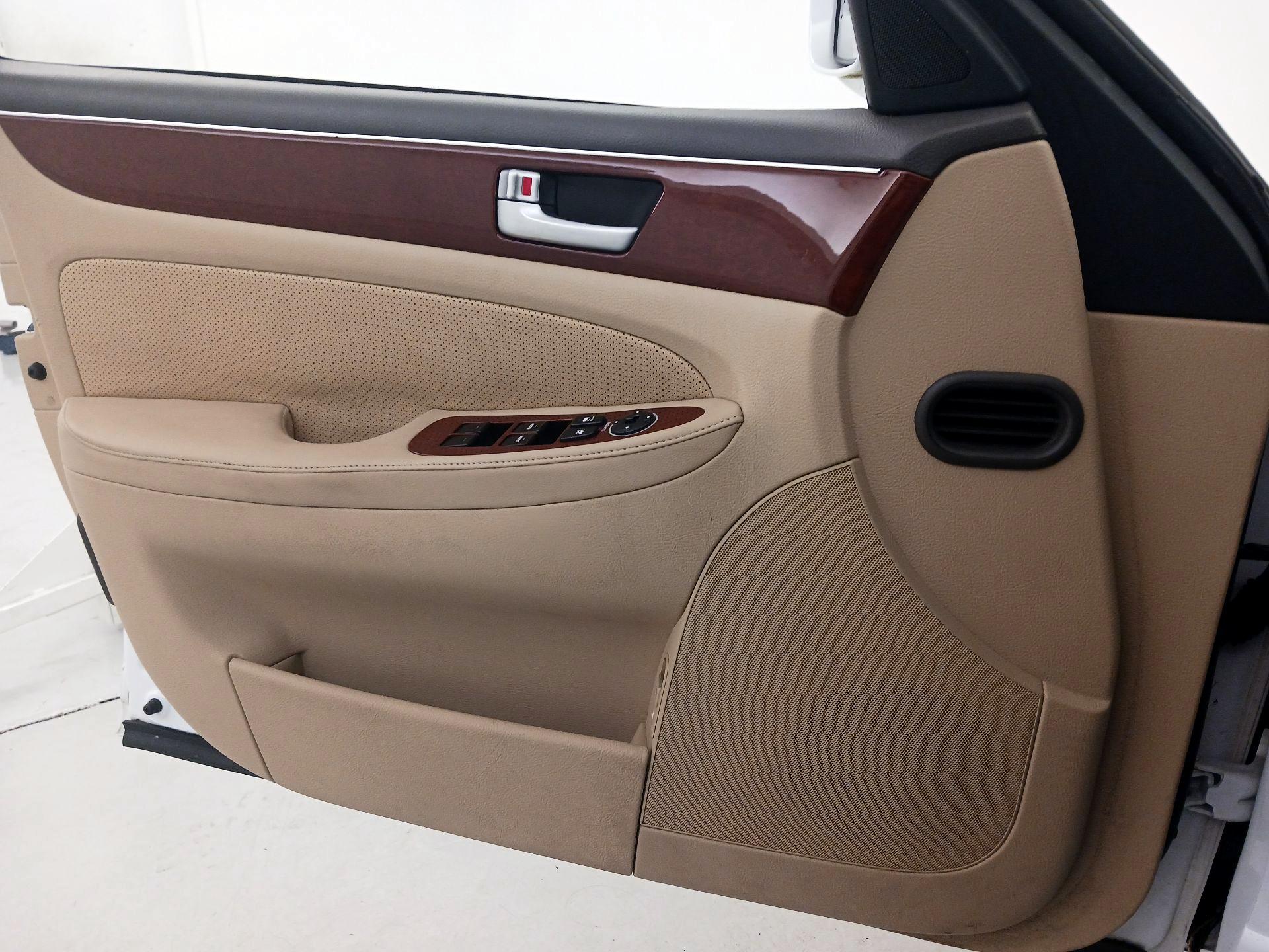 Thumbnail: 2014 Hyundai Genesis - 12