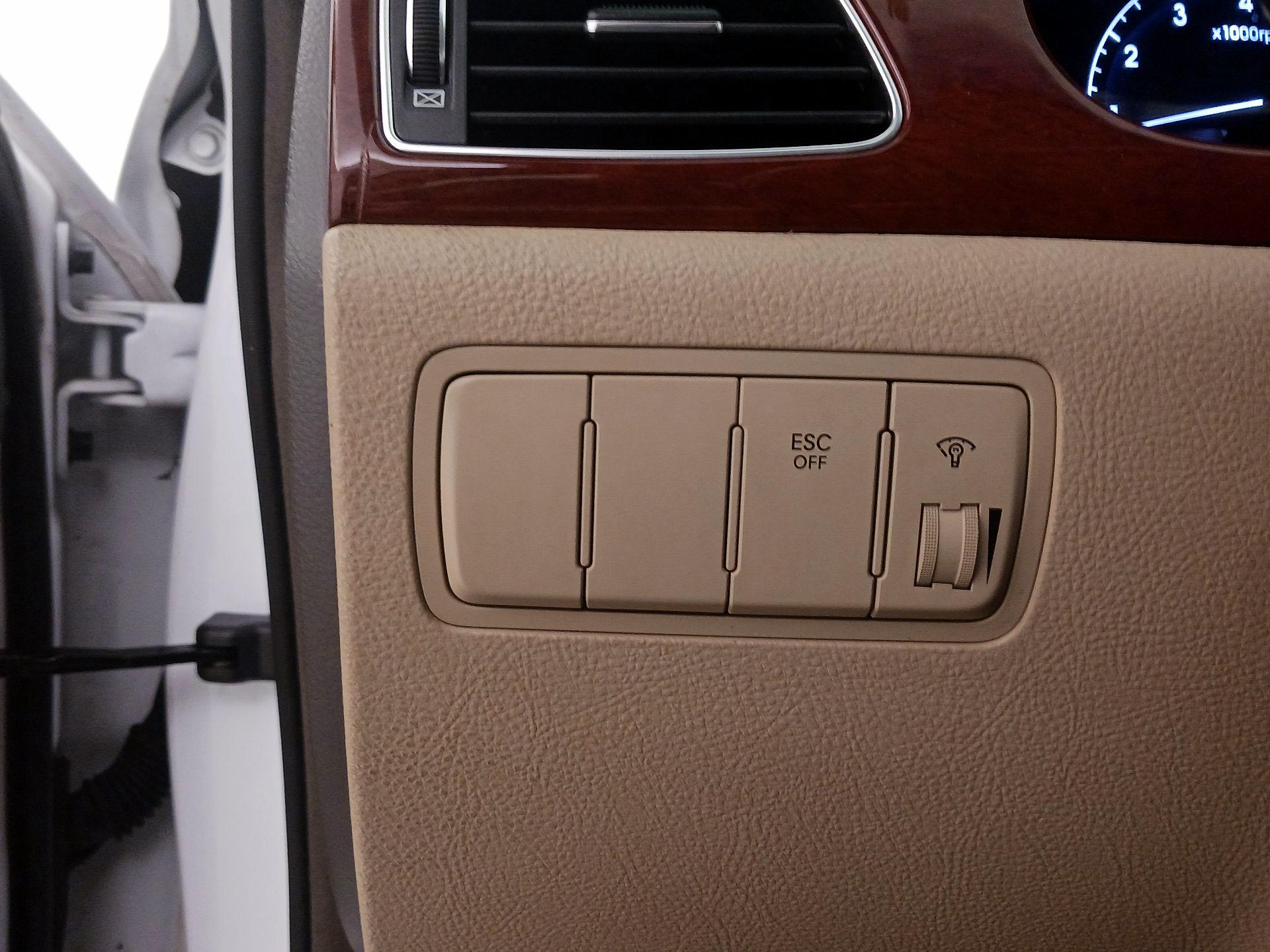 Thumbnail: 2014 Hyundai Genesis - 13