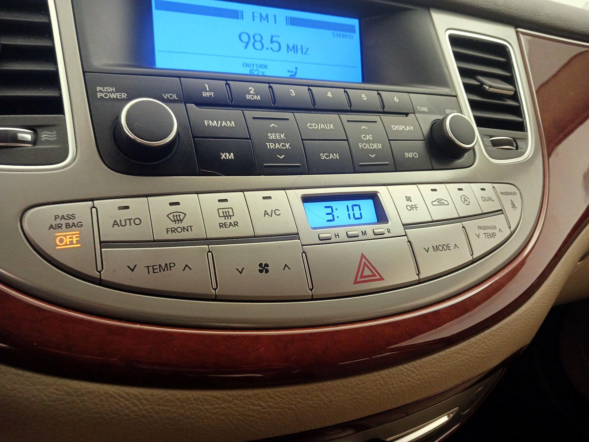 Thumbnail: 2014 Hyundai Genesis - 15