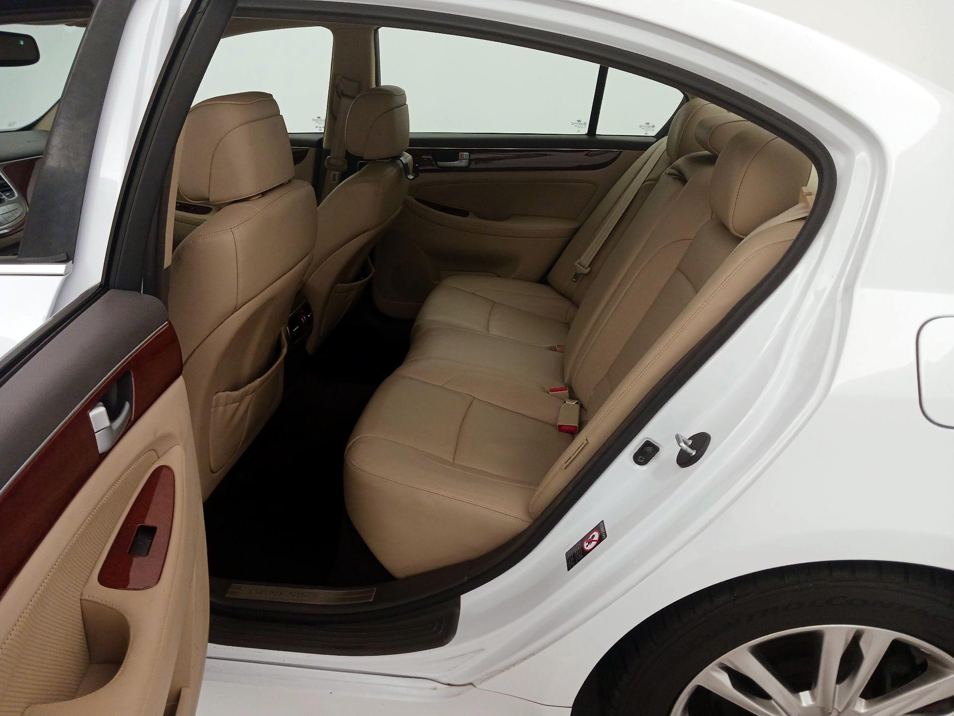 Thumbnail: 2014 Hyundai Genesis - 18