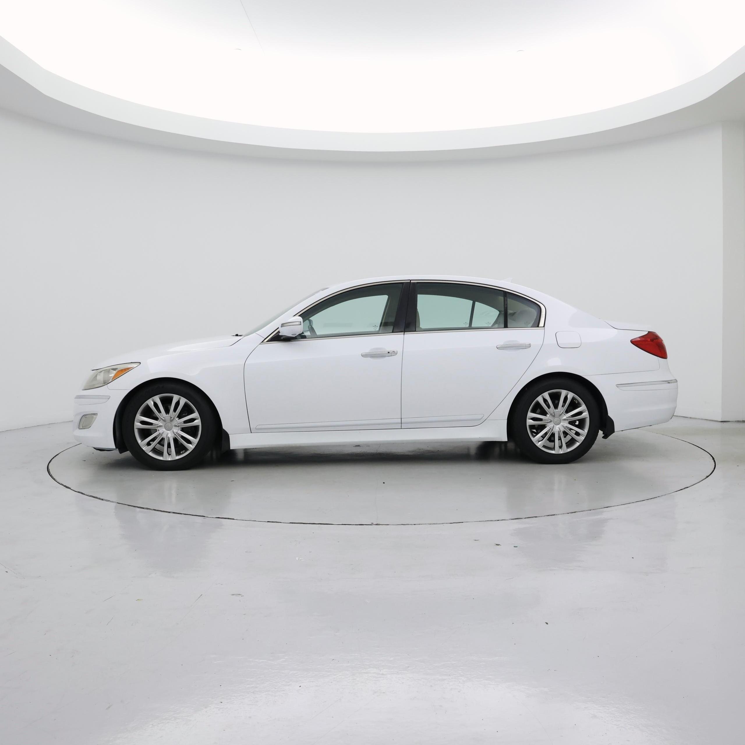 Thumbnail: 2014 Hyundai Genesis - 3