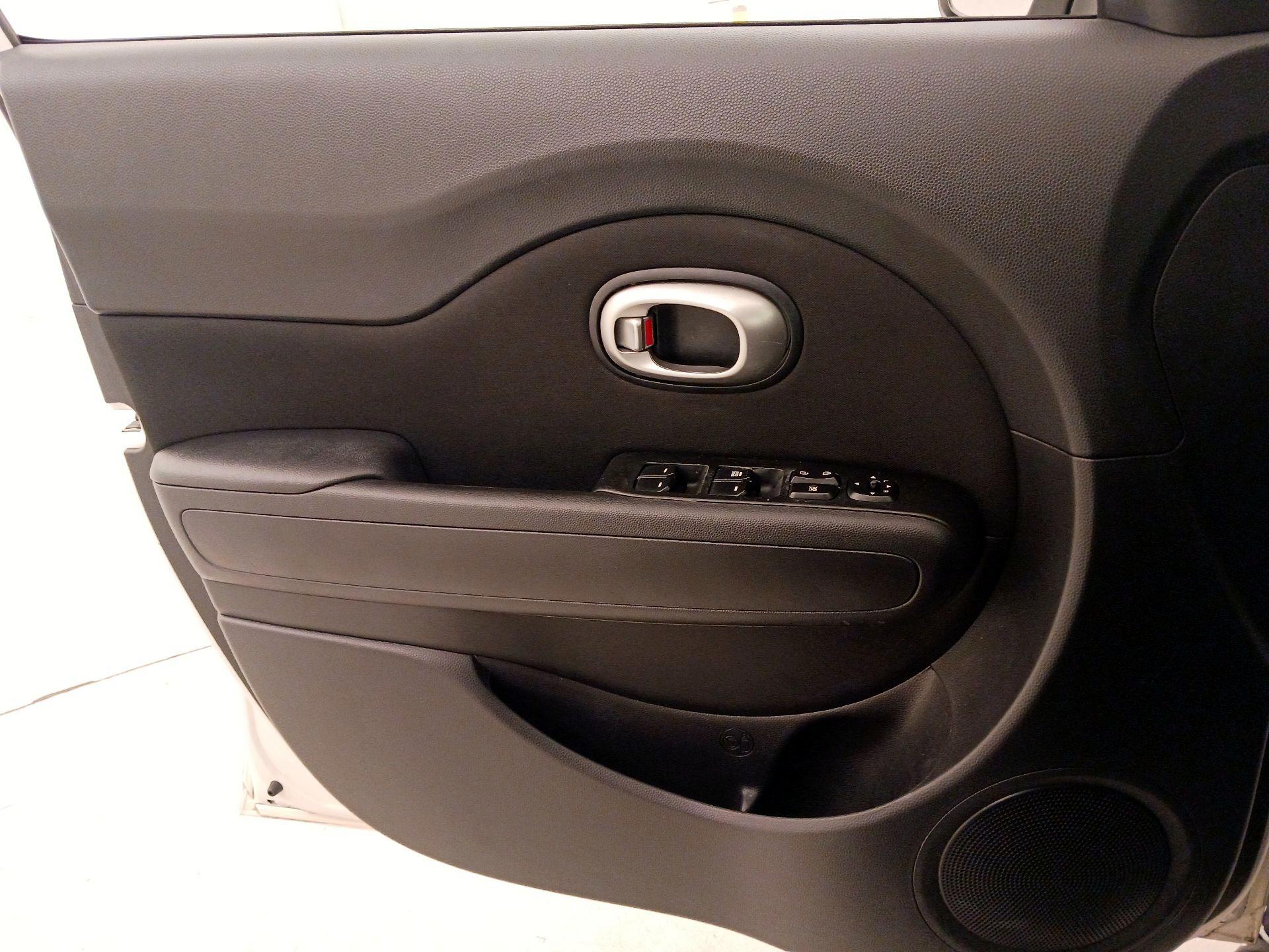Thumbnail: 2015 Kia Soul - 12