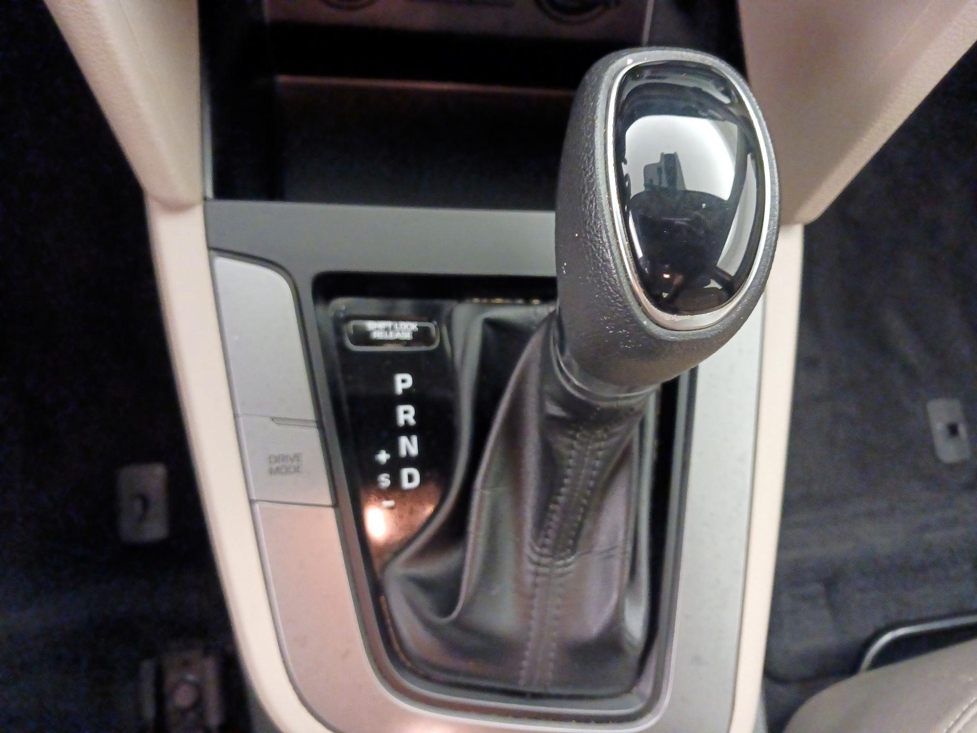 Thumbnail: 2020 Hyundai Elantra - 17