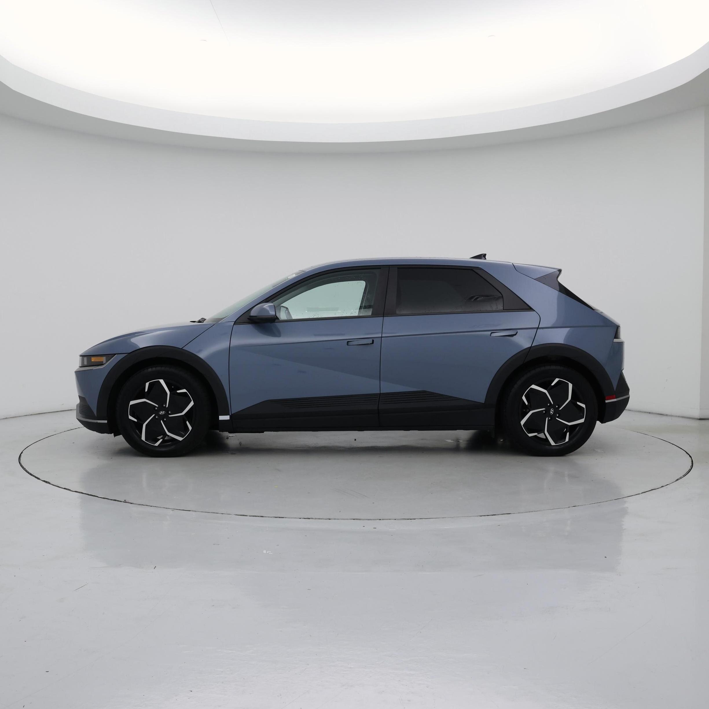 Thumbnail: 2022 Hyundai Ioniq 5 - 3
