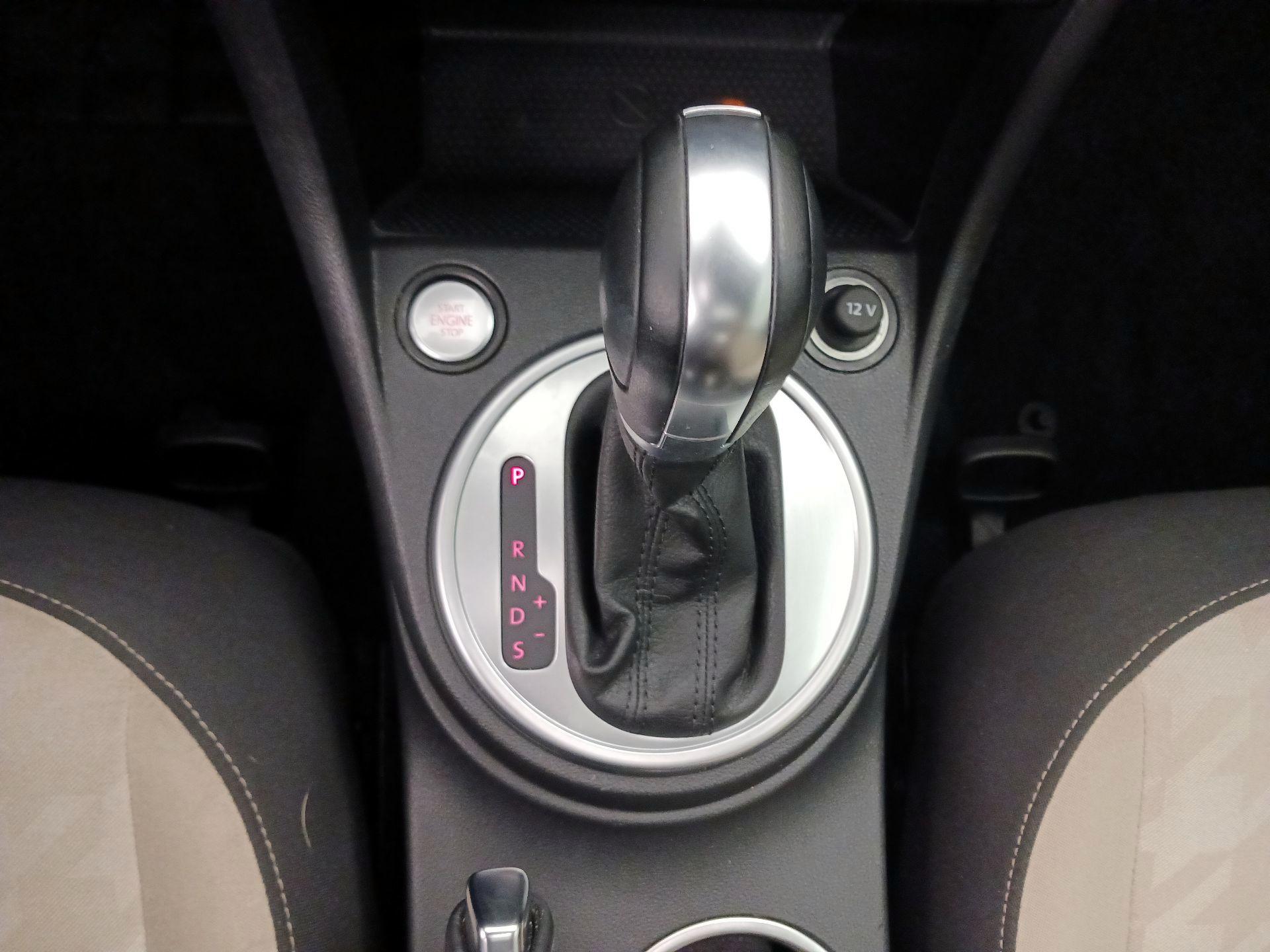 Thumbnail: 2018 Volkswagen Beetle - 17