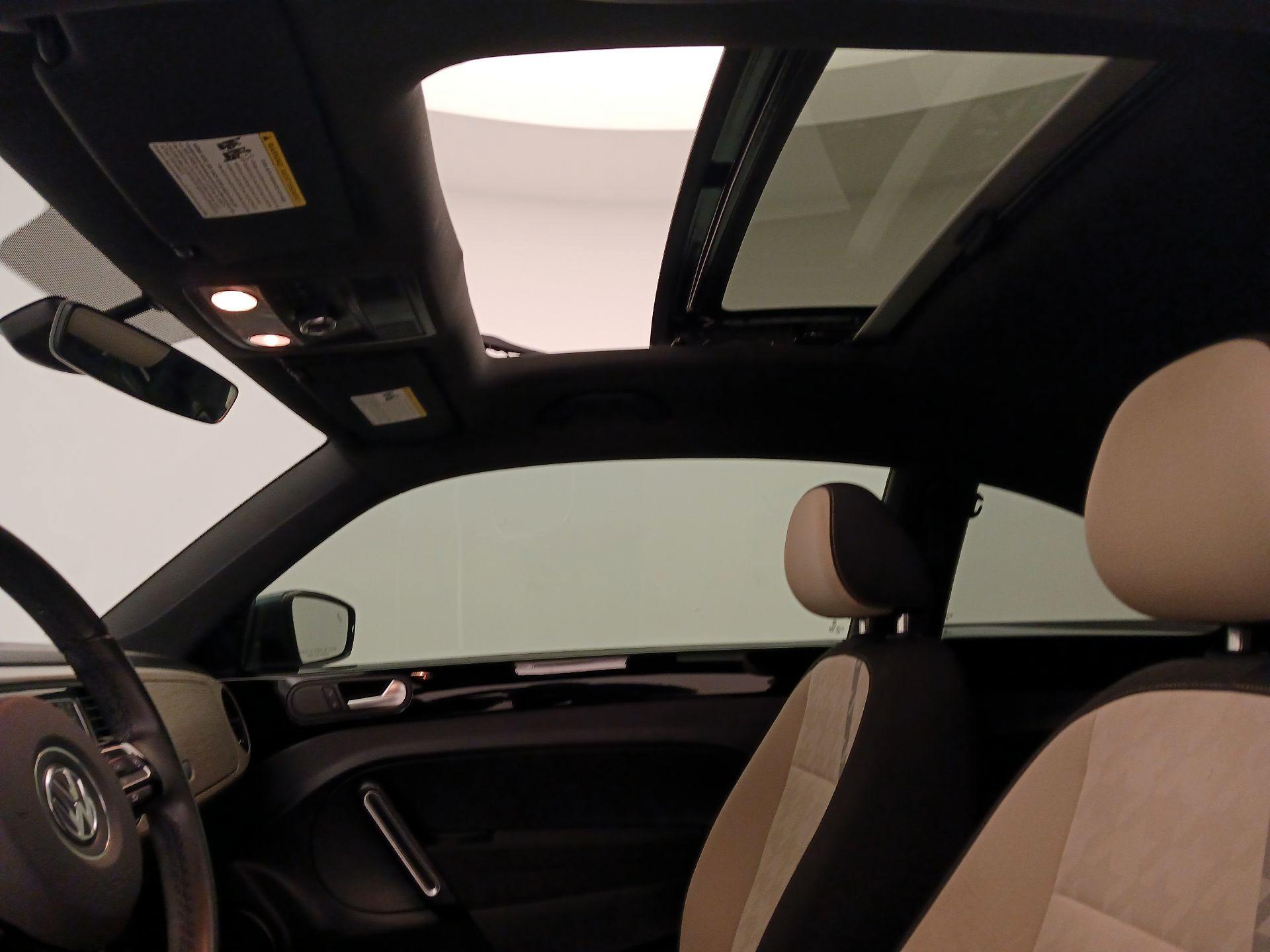 Thumbnail: 2018 Volkswagen Beetle - 19