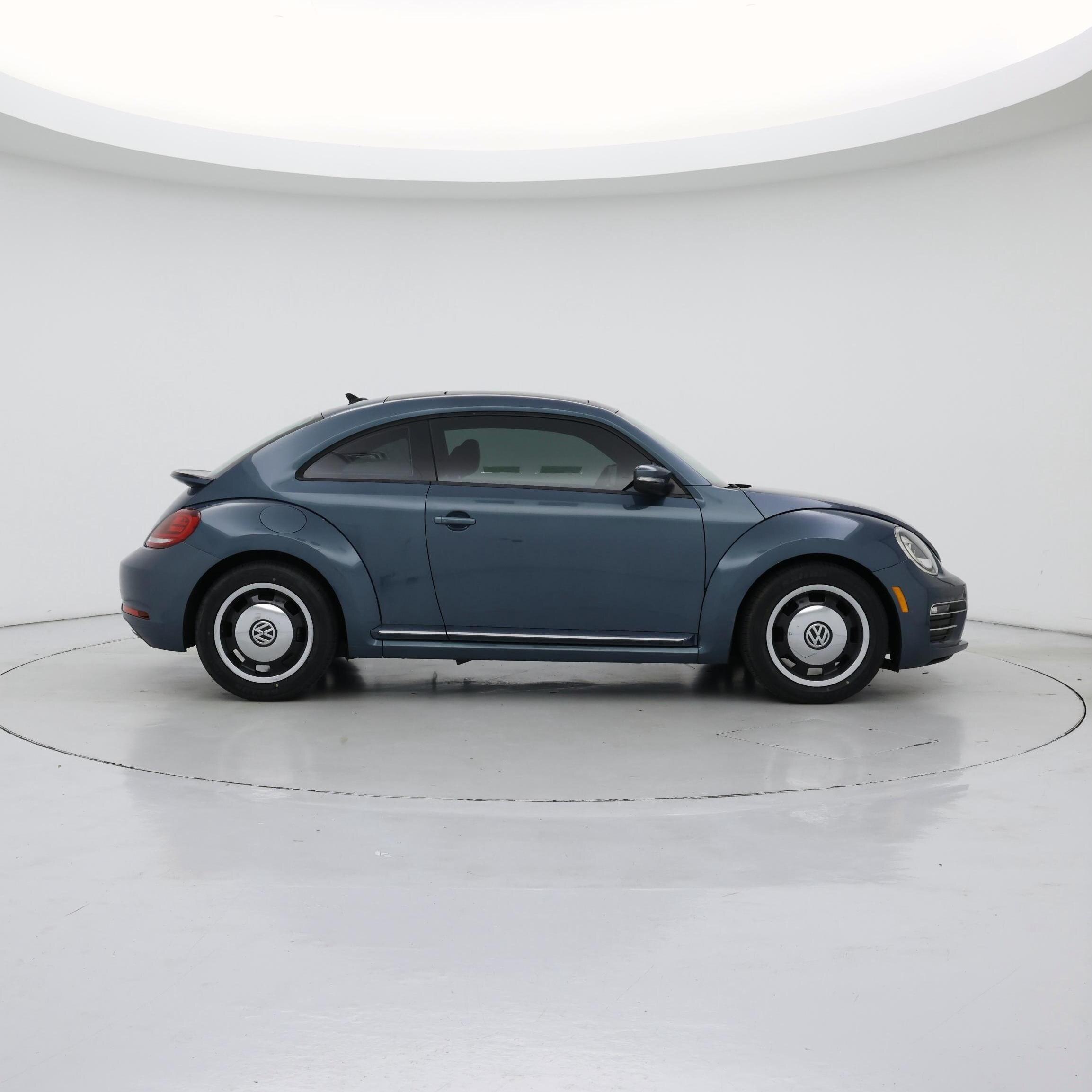 Thumbnail: 2018 Volkswagen Beetle - 7