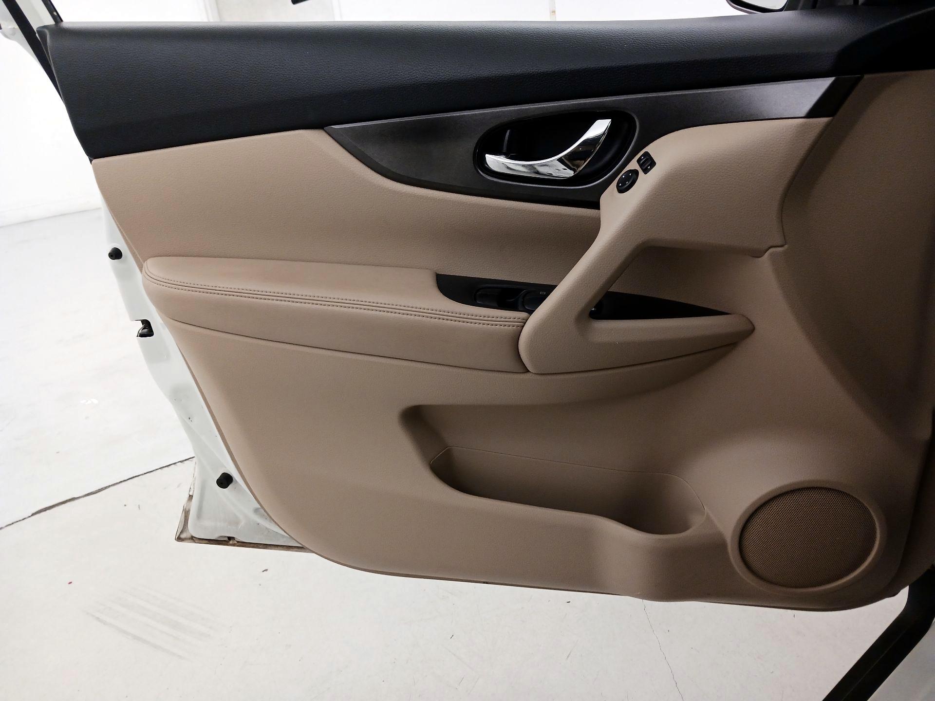Thumbnail: 2015 Nissan Rogue - 12