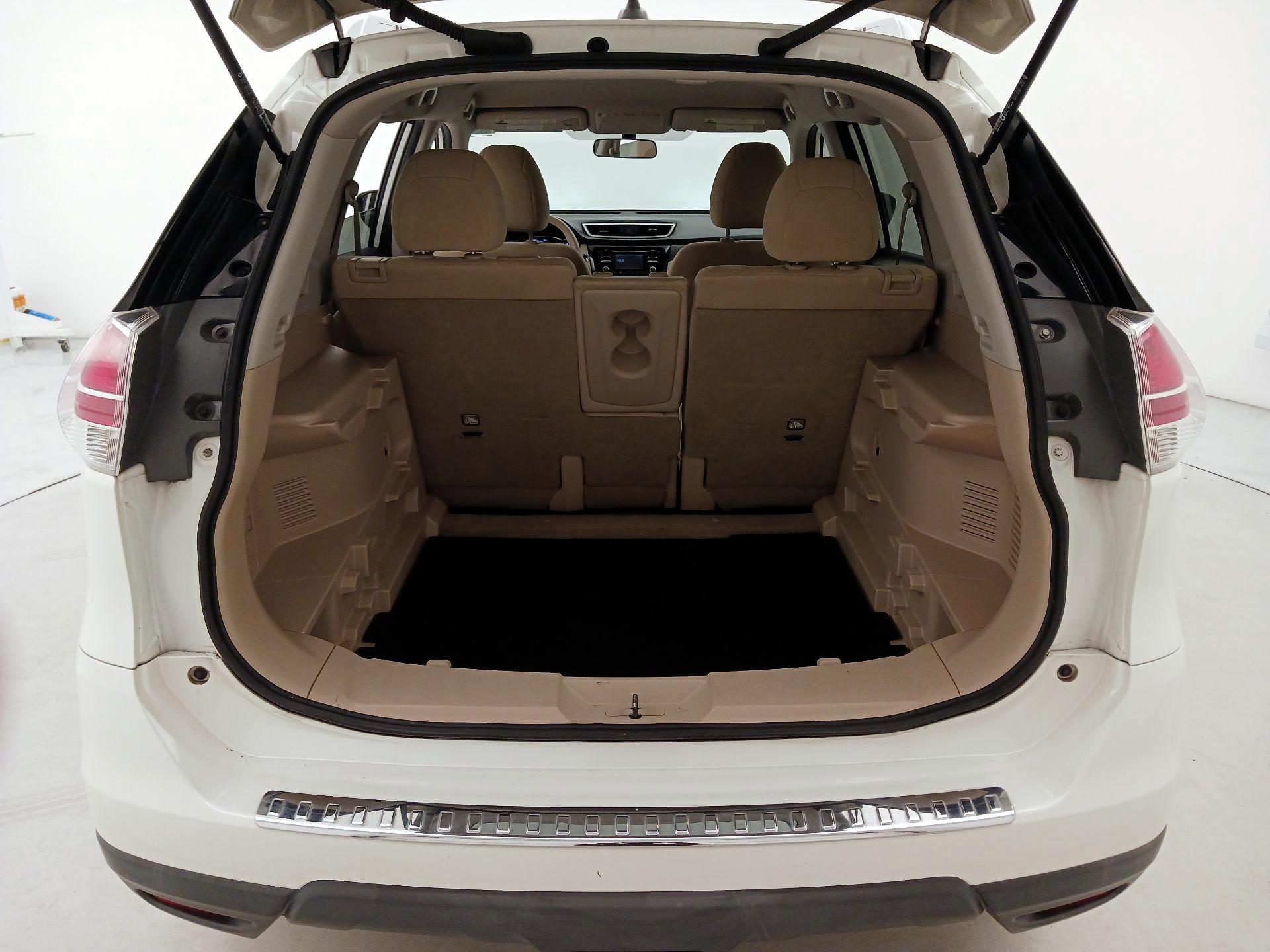 Thumbnail: 2015 Nissan Rogue - 20