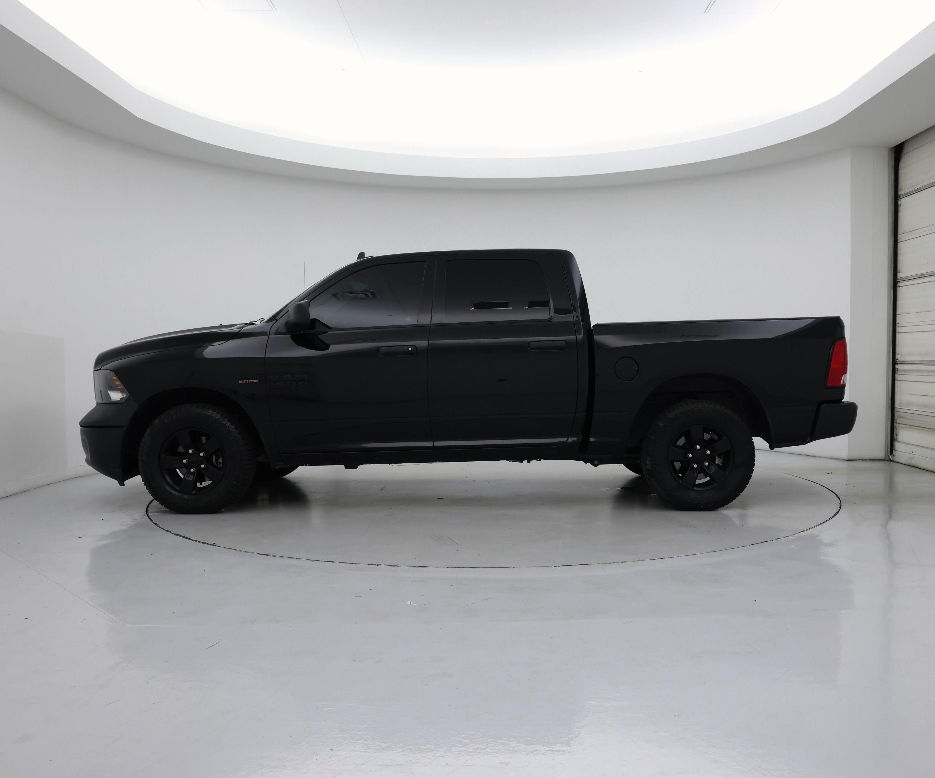 Thumbnail: 2021 RAM 1500 Classic - 3